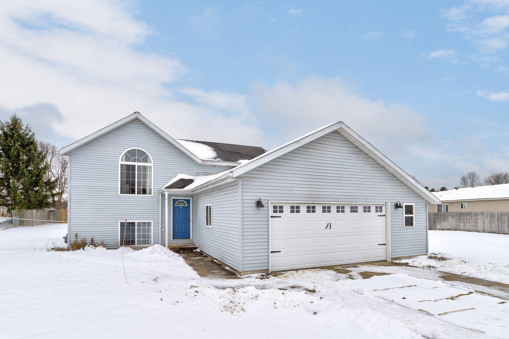 Allegan, MI 49010,3280 Bluebird LN