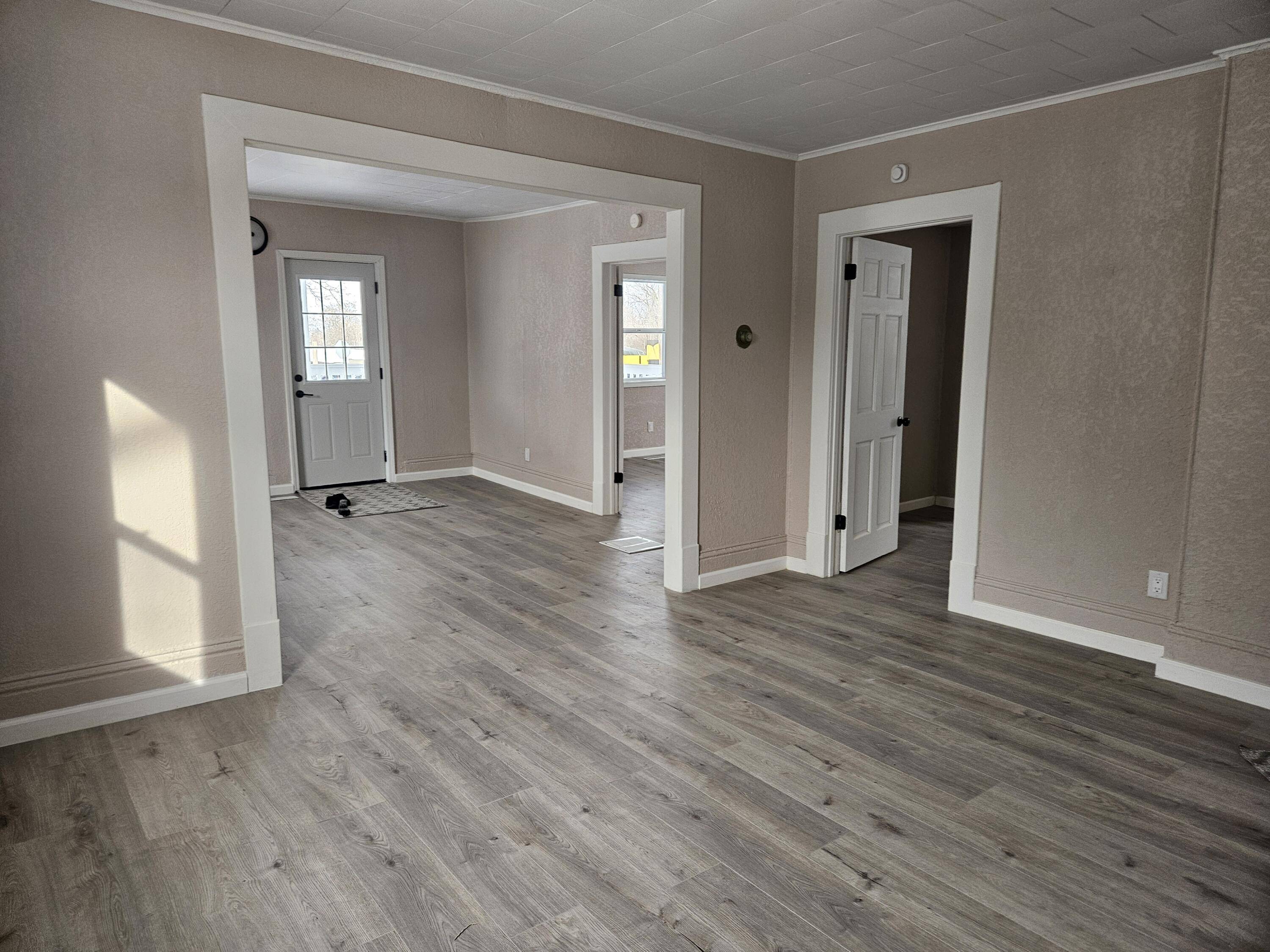 Adrian, MI 49221,322 Lawrence AVE