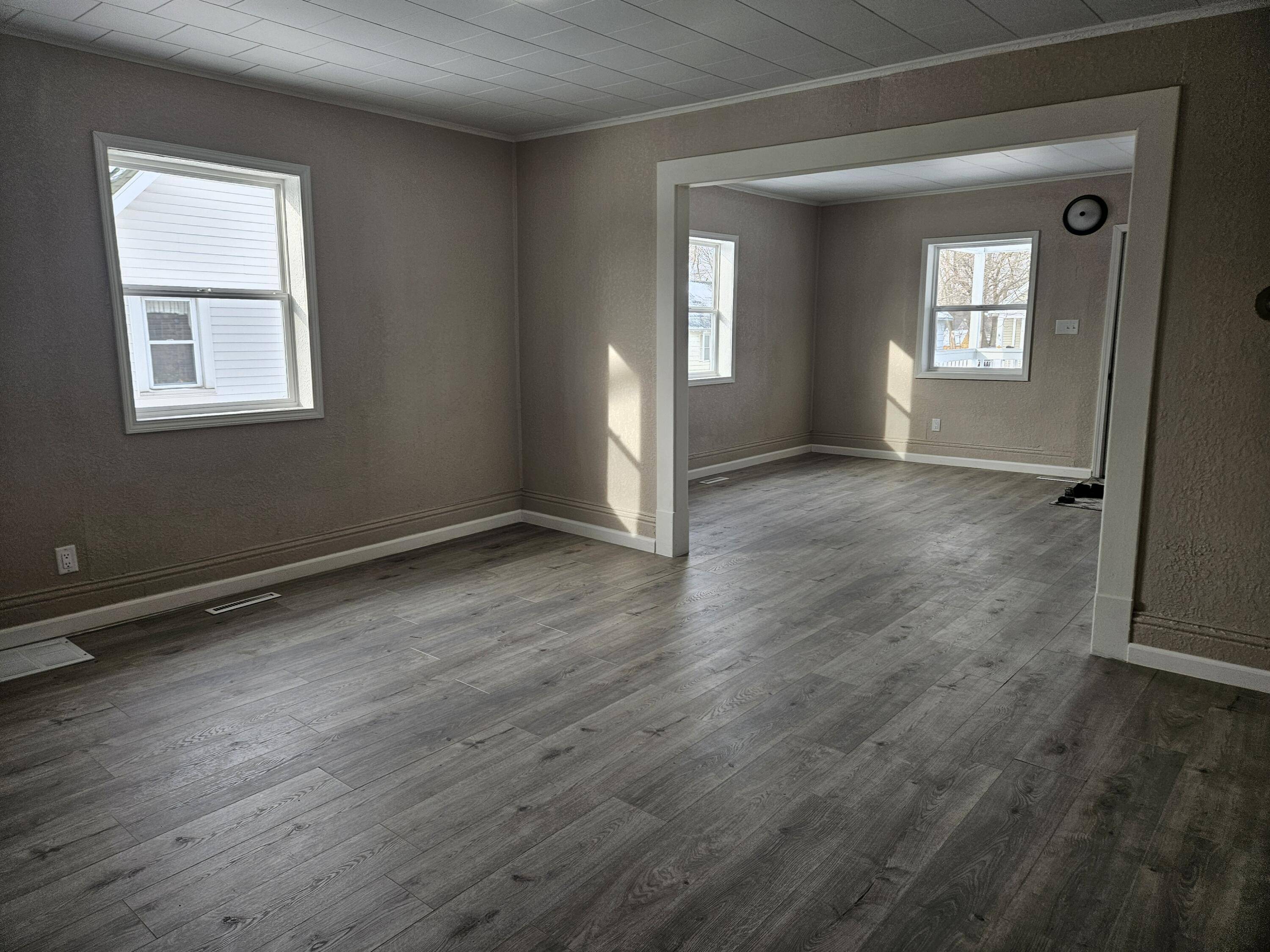 Adrian, MI 49221,322 Lawrence AVE