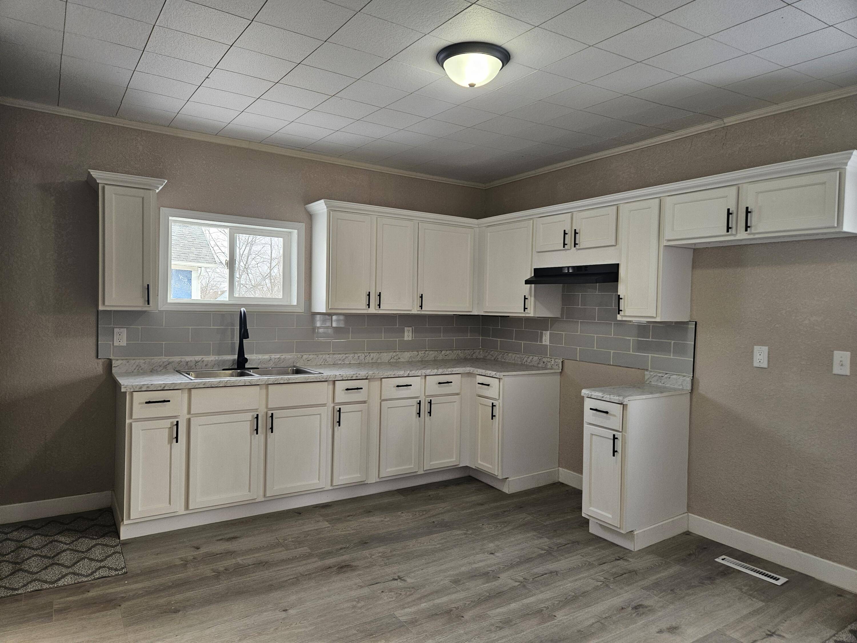 Adrian, MI 49221,322 Lawrence AVE