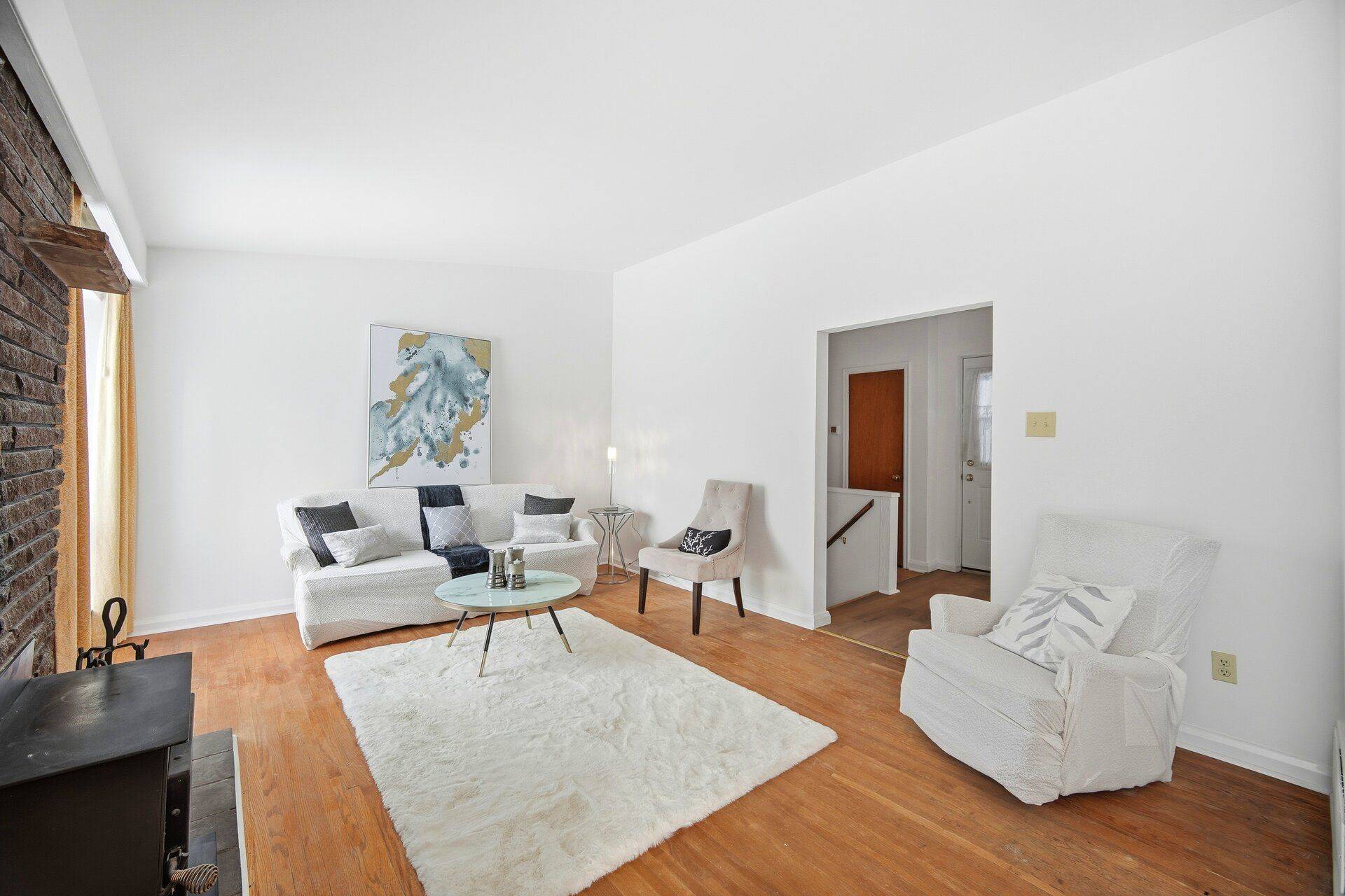 Whitby, ON L1N 3C2,128 Hillcrest DR