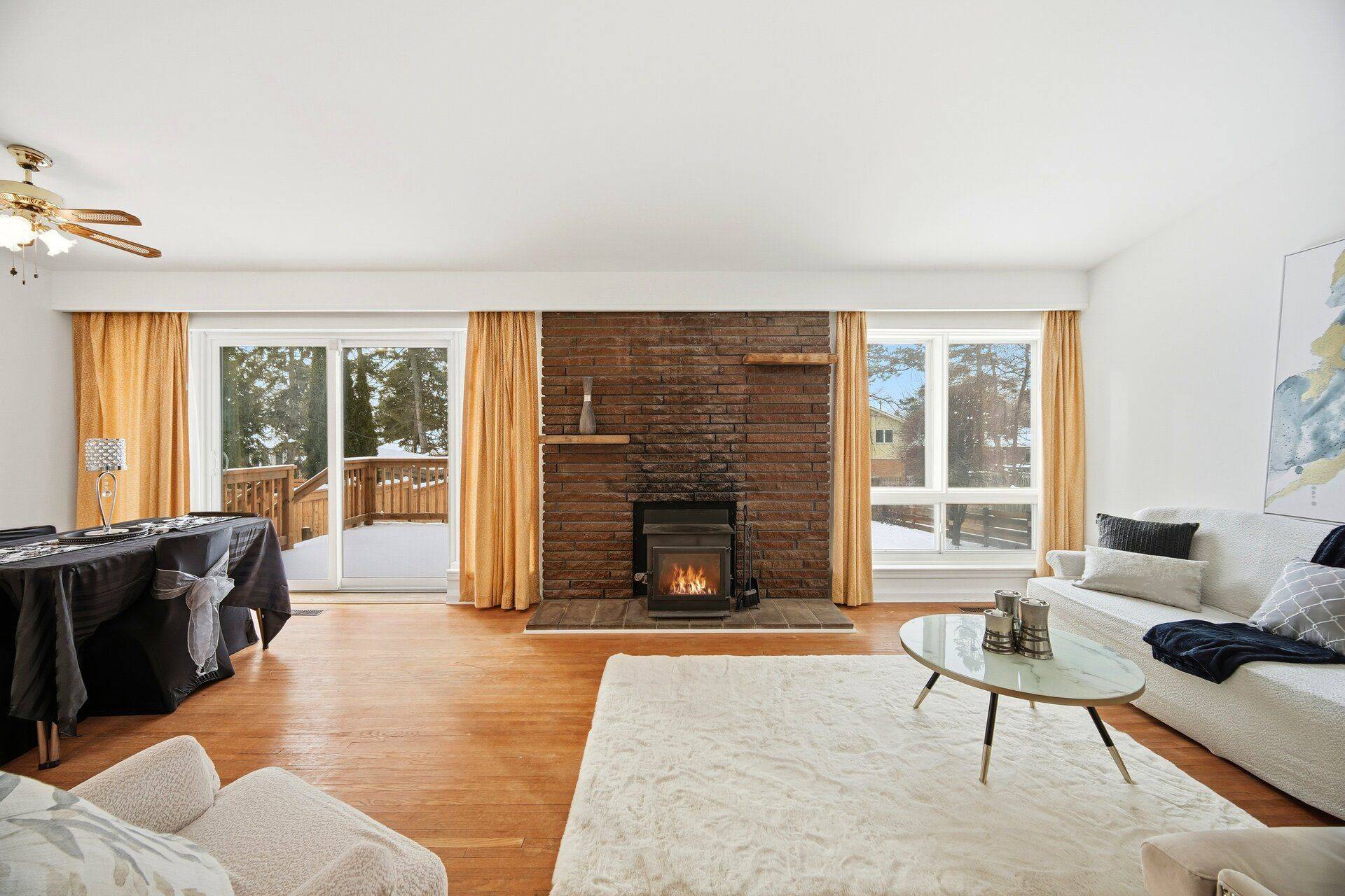 Whitby, ON L1N 3C2,128 Hillcrest DR