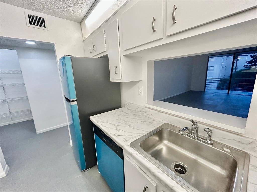 Lauderdale Lakes, FL 33311,2850 Somerset Dr #316L