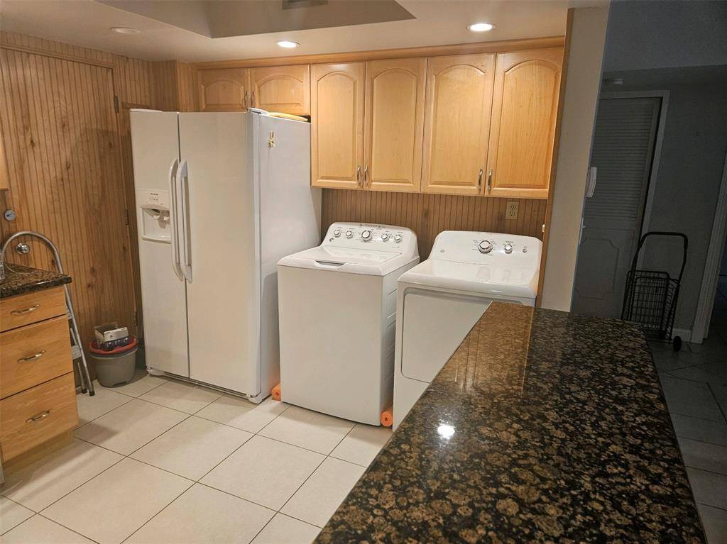 Fort Lauderdale, FL 33308,3850 Galt Ocean Dr #208