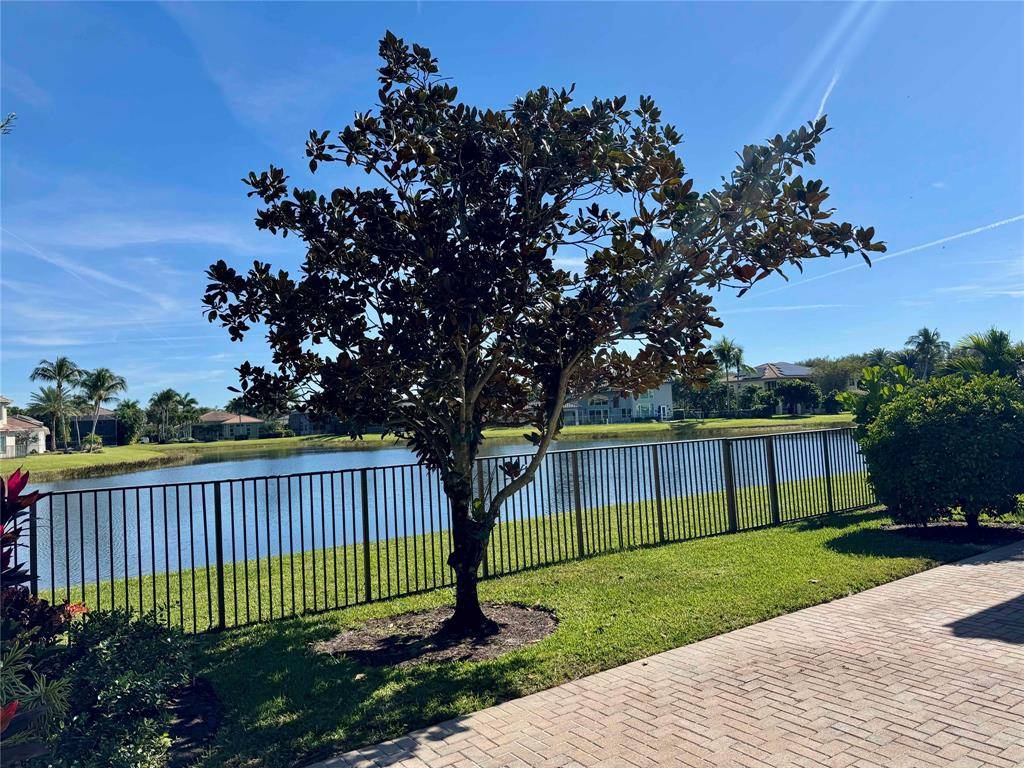 Boynton Beach, FL 33473,11808 Foxbriar Lake Trl