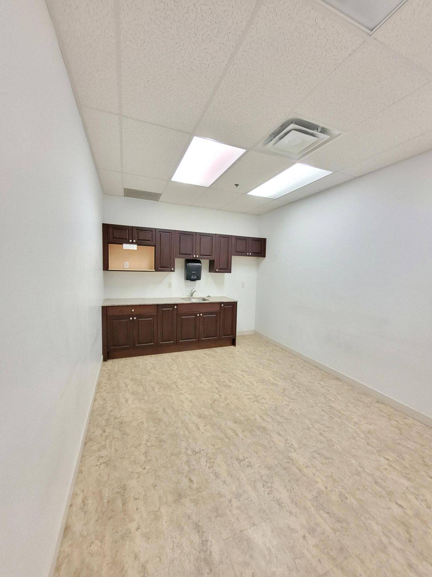 Vaughan, ON L4H 0K7,6201 Highway 7 N/A #Unit 1