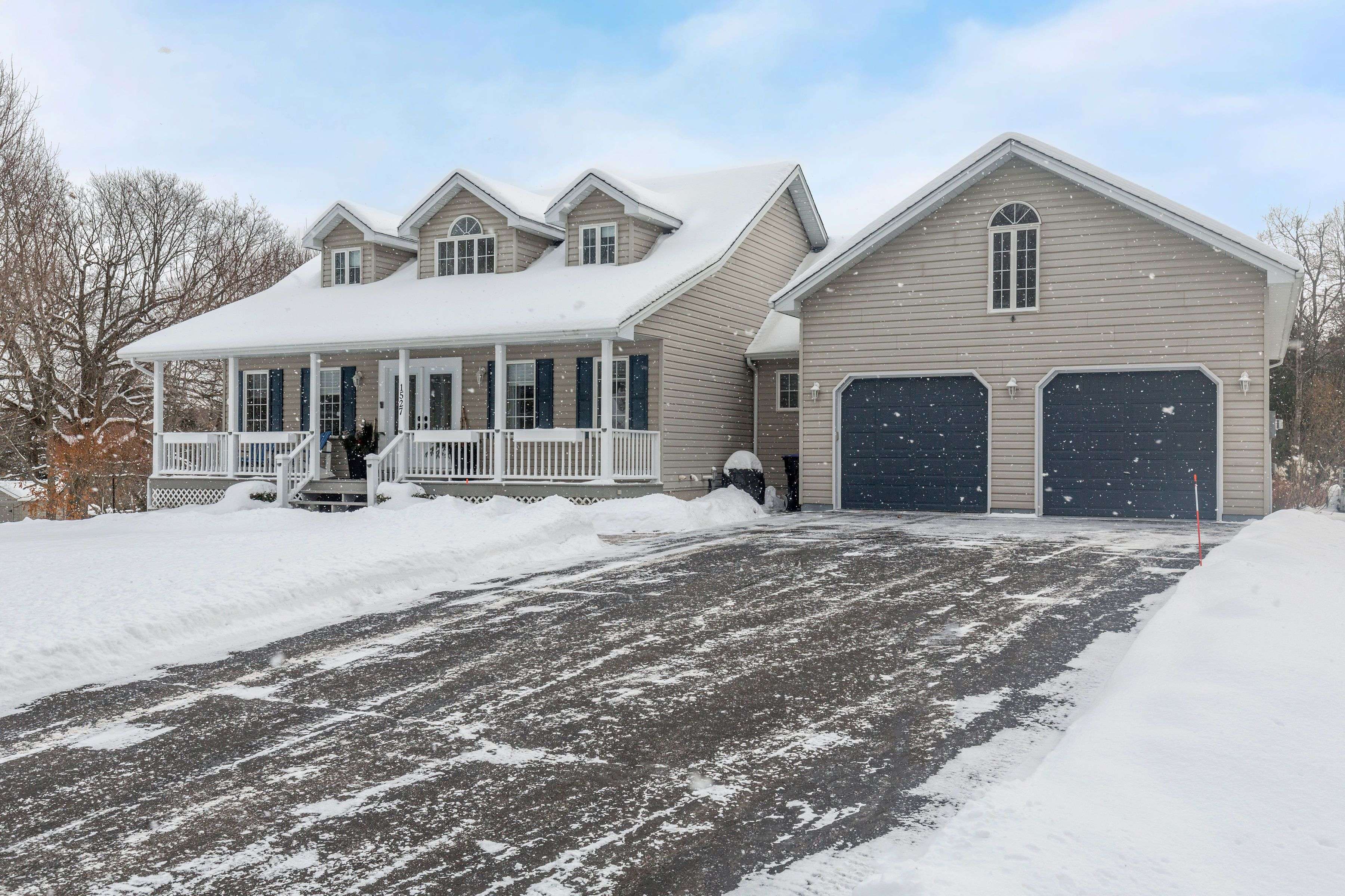 Midland, ON L4R 5K3,1527 Par Four DR