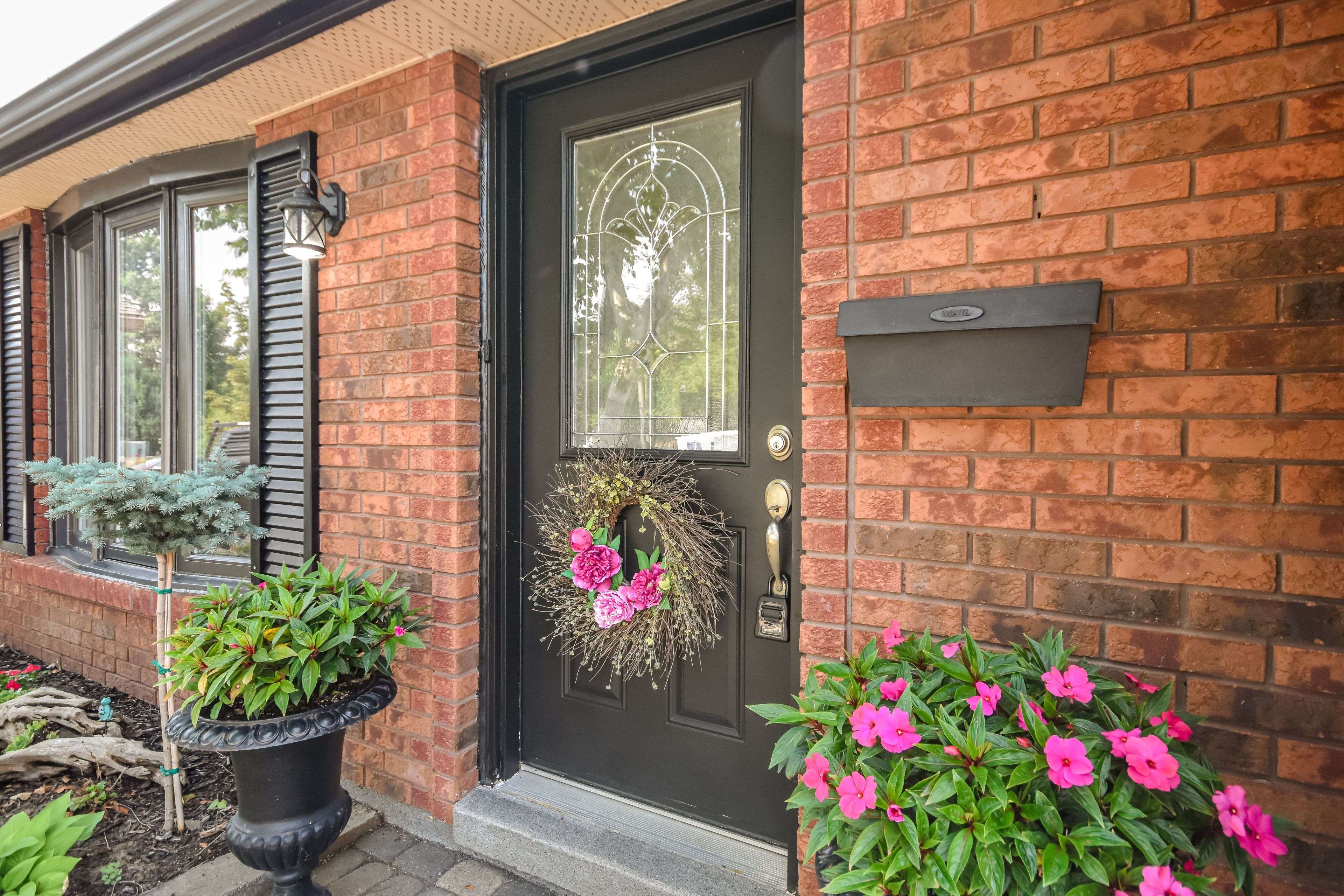 Barrie, ON L4N 5M2,49 Ridgeway AVE