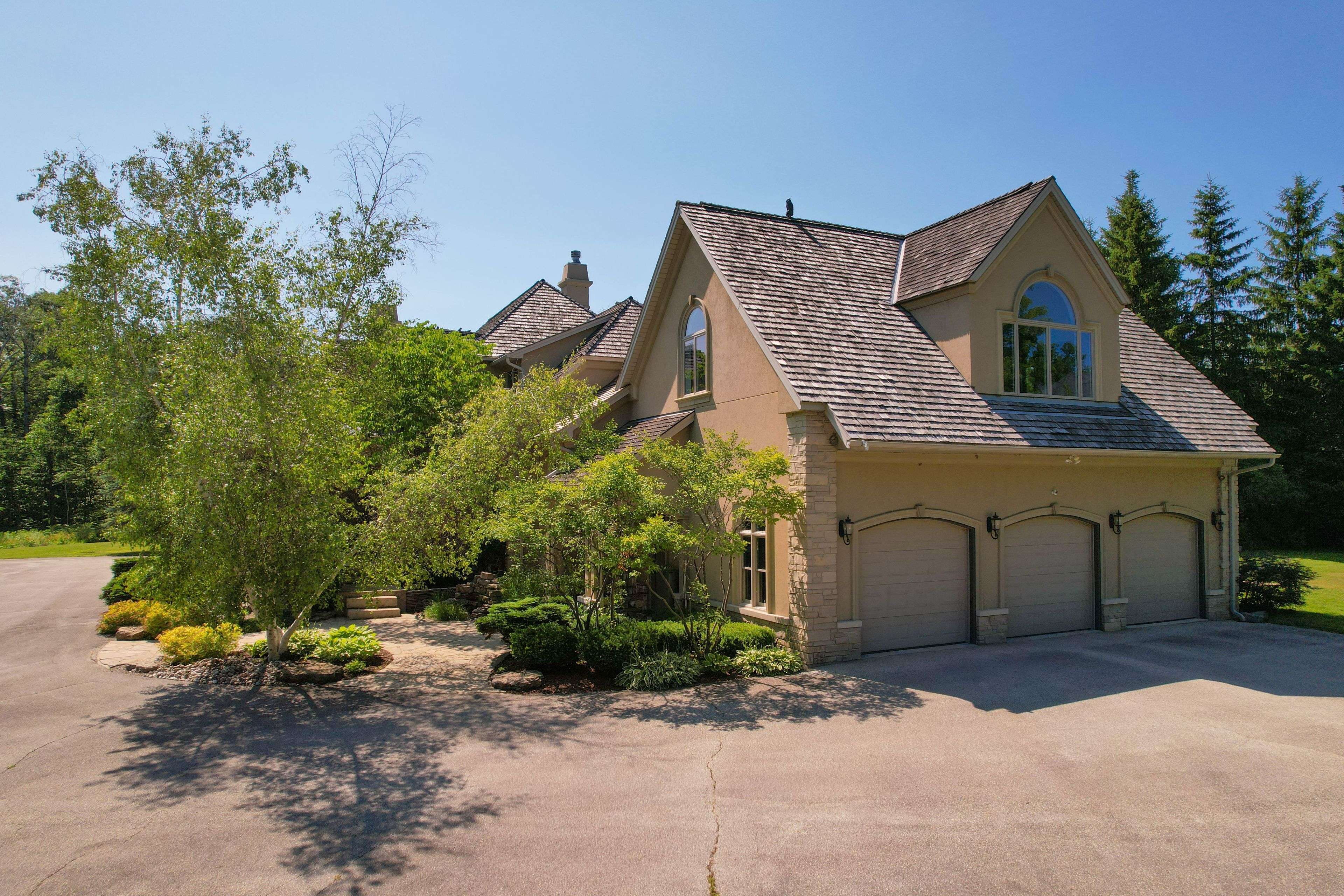 Springwater, ON L9X 0P3,6 Midves CT