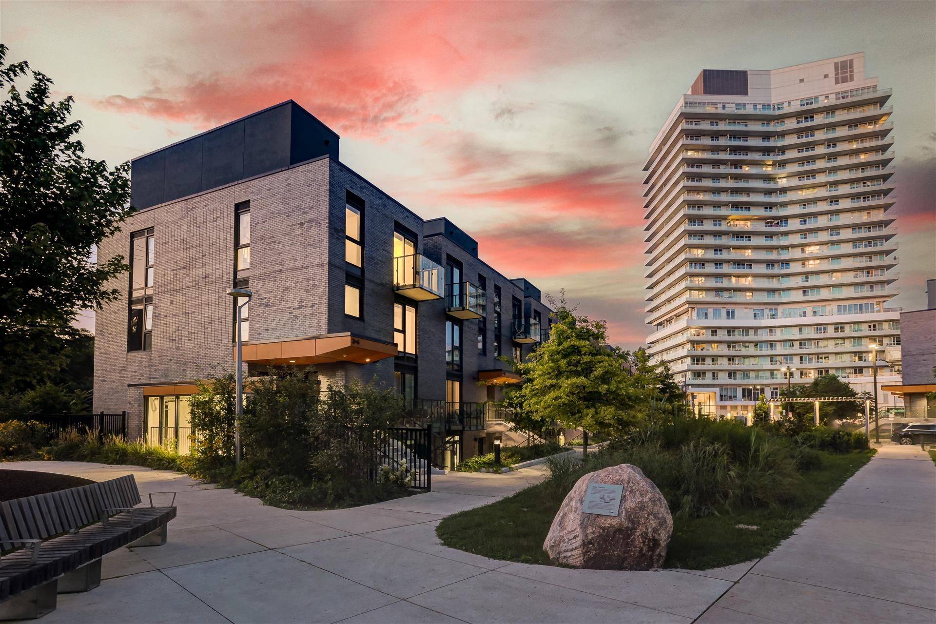 Toronto W08, ON M8X 0B3,10 Brin DR #TH3