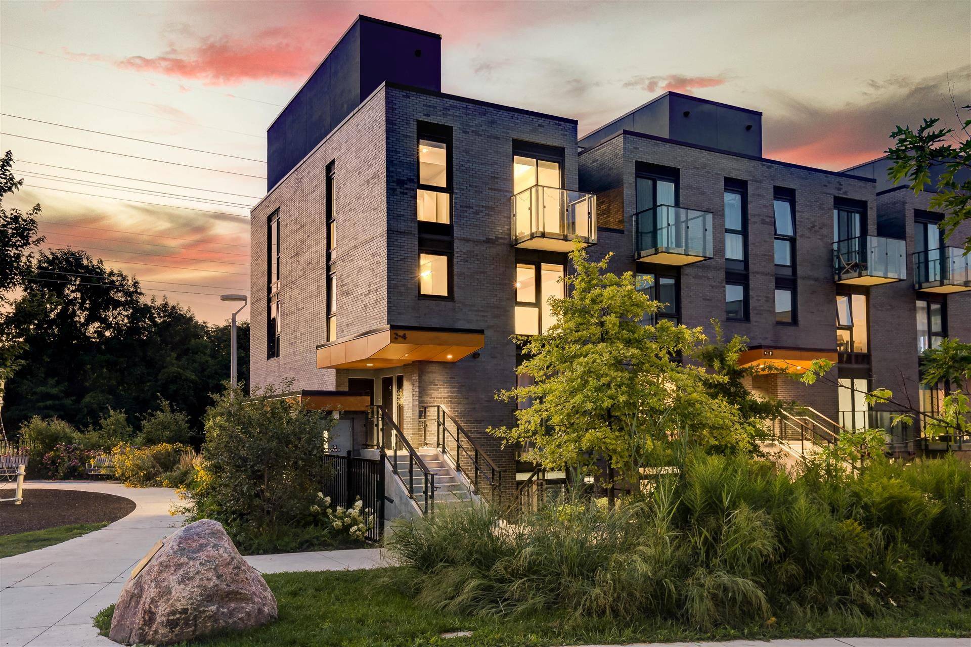 Toronto W08, ON M8X 0B3,10 Brin DR #TH3