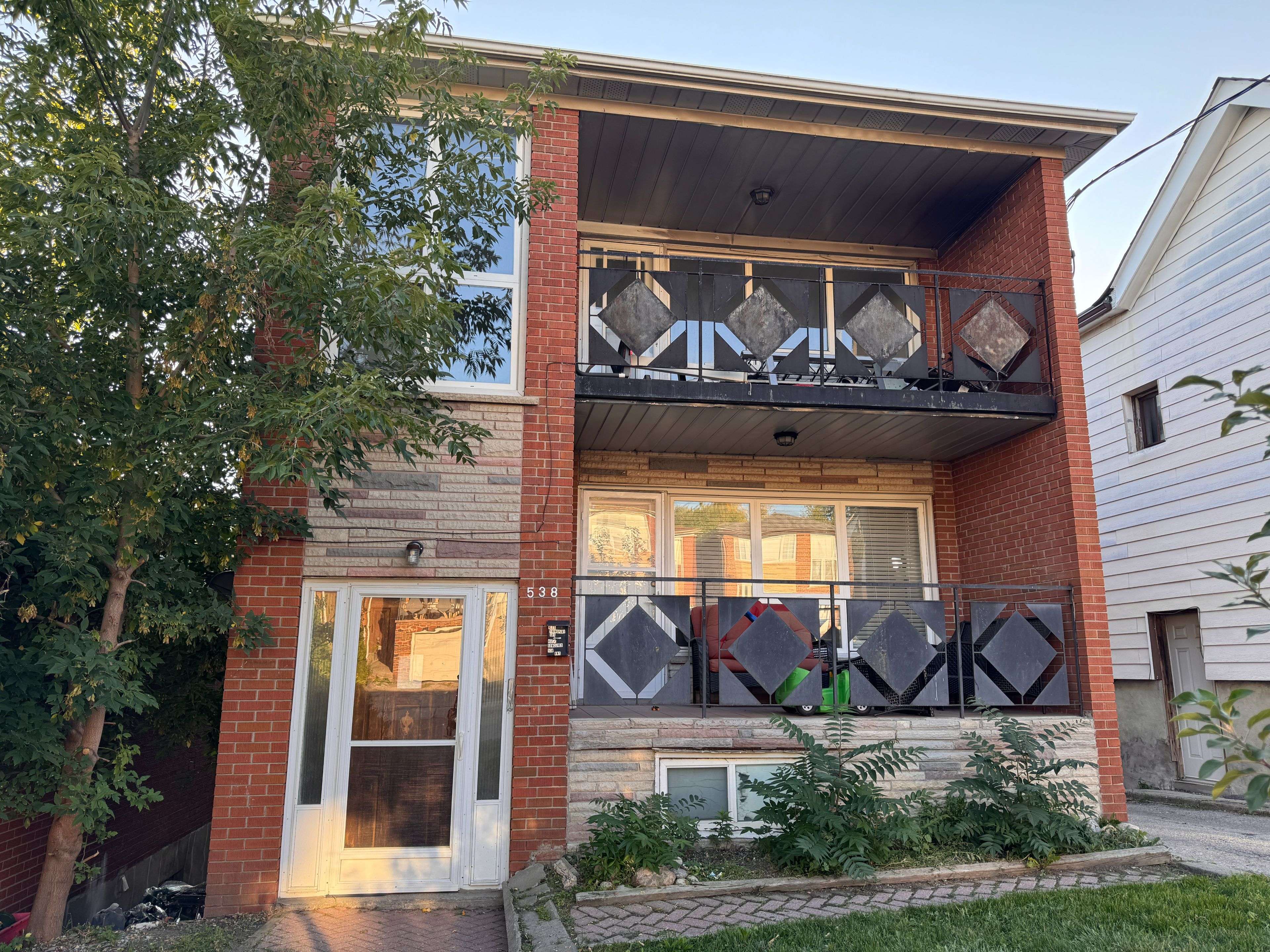 Toronto W03, ON M6E 4V4,538 Caledonia RD