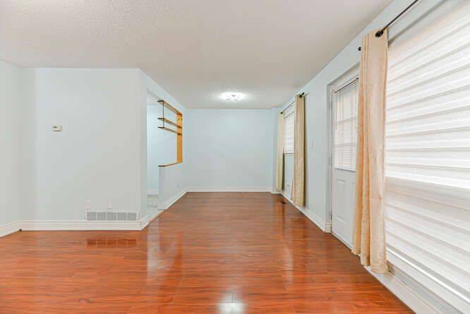 Mississauga, ON L5A 1Y7,215 Mississauga Valley BLVD #14