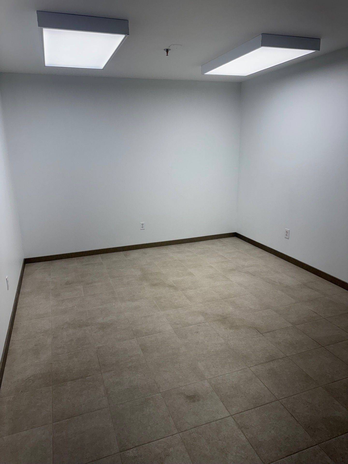 Toronto W06, ON M8V 1Y7,39 Drummond ST #39A