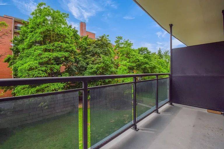 Mississauga, ON L5B 1E4,45 Paisley BLVD W #304