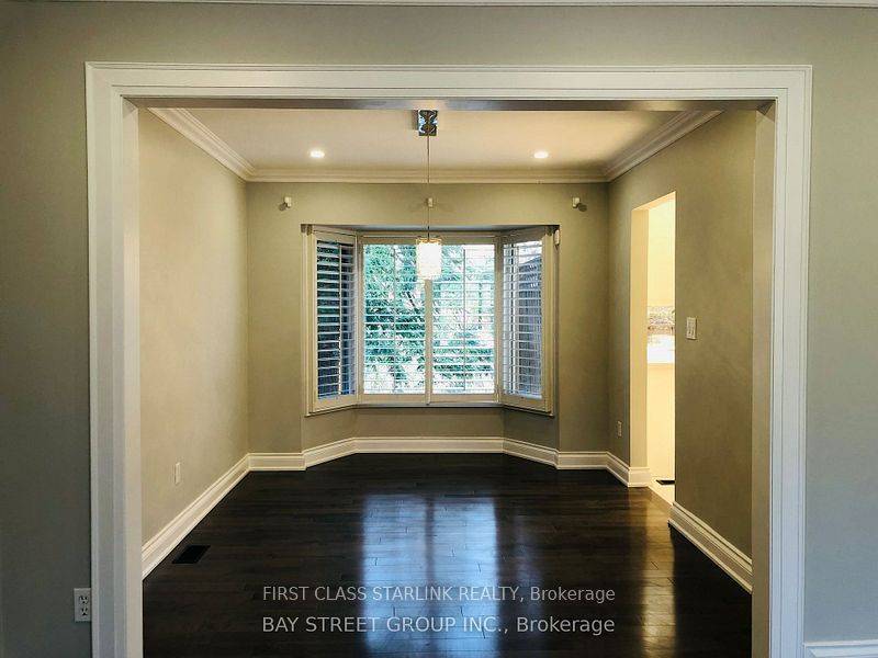 Burlington, ON L7T 2J9,892 Glenwood AVE