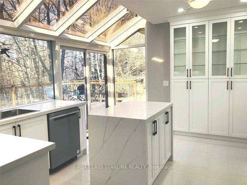 Burlington, ON L7T 2J9,892 Glenwood AVE