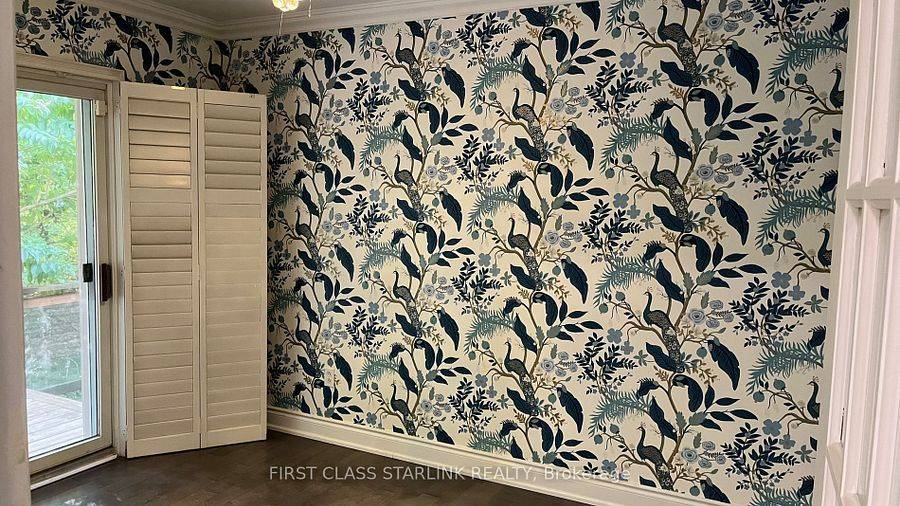 Burlington, ON L7T 2J9,892 Glenwood AVE