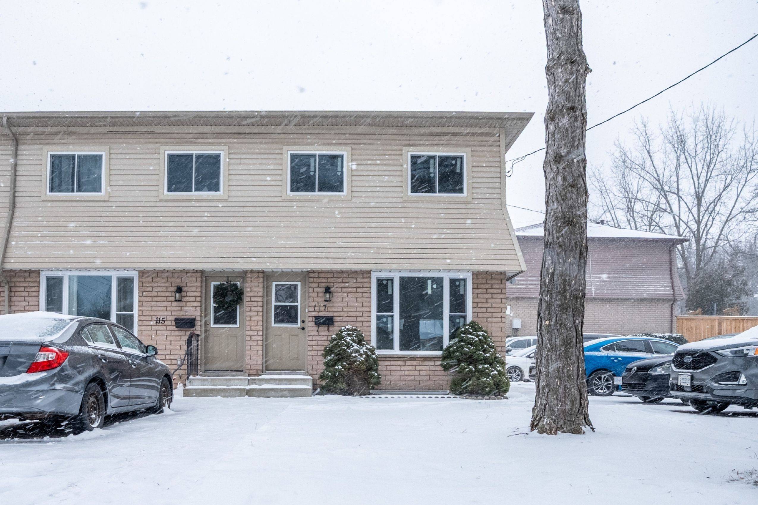 Hamilton, ON L9C 4P8,117 Bonaventure DR #16