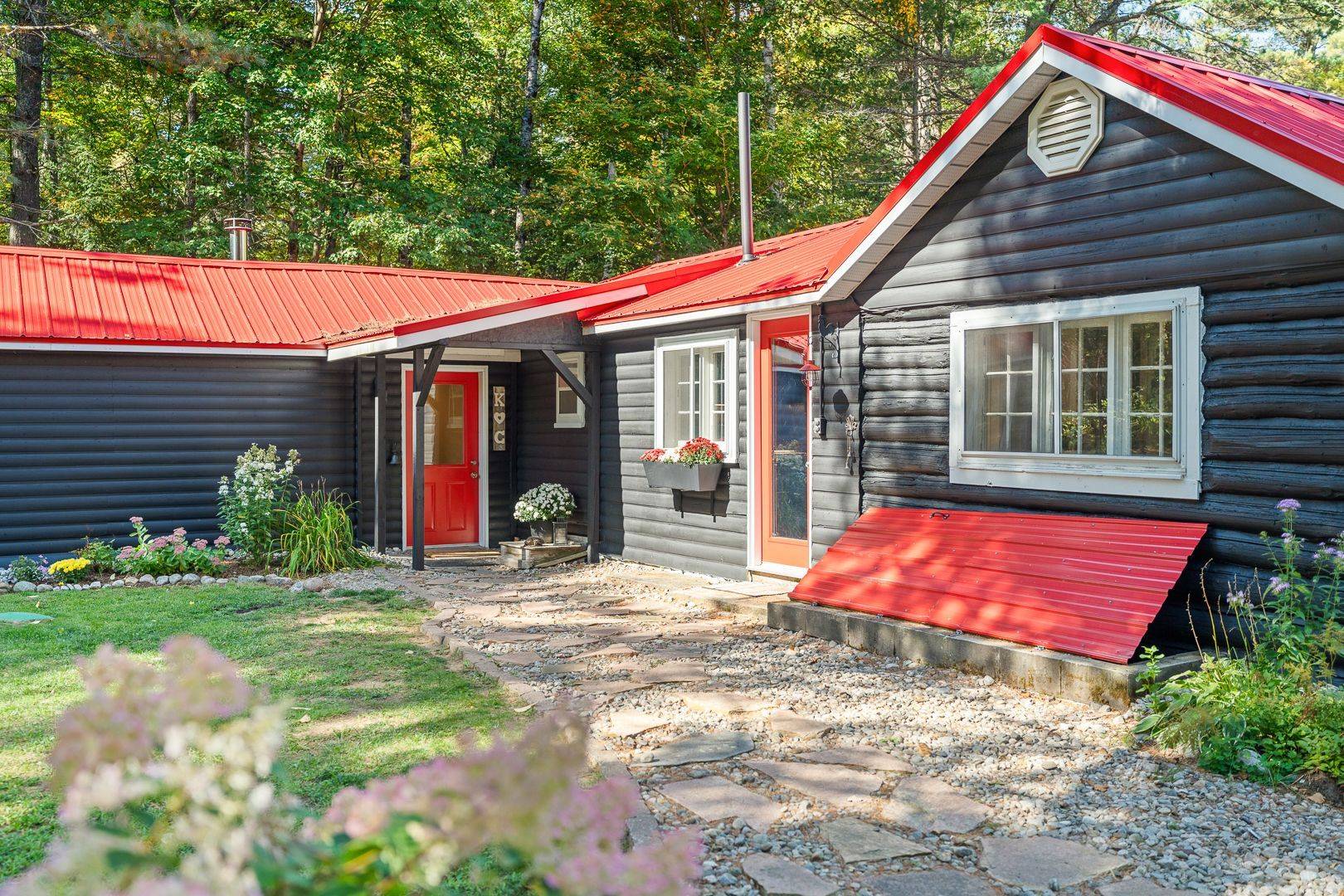 Huntsville, ON P1H 2J2,3921 Ravenscliffe RD