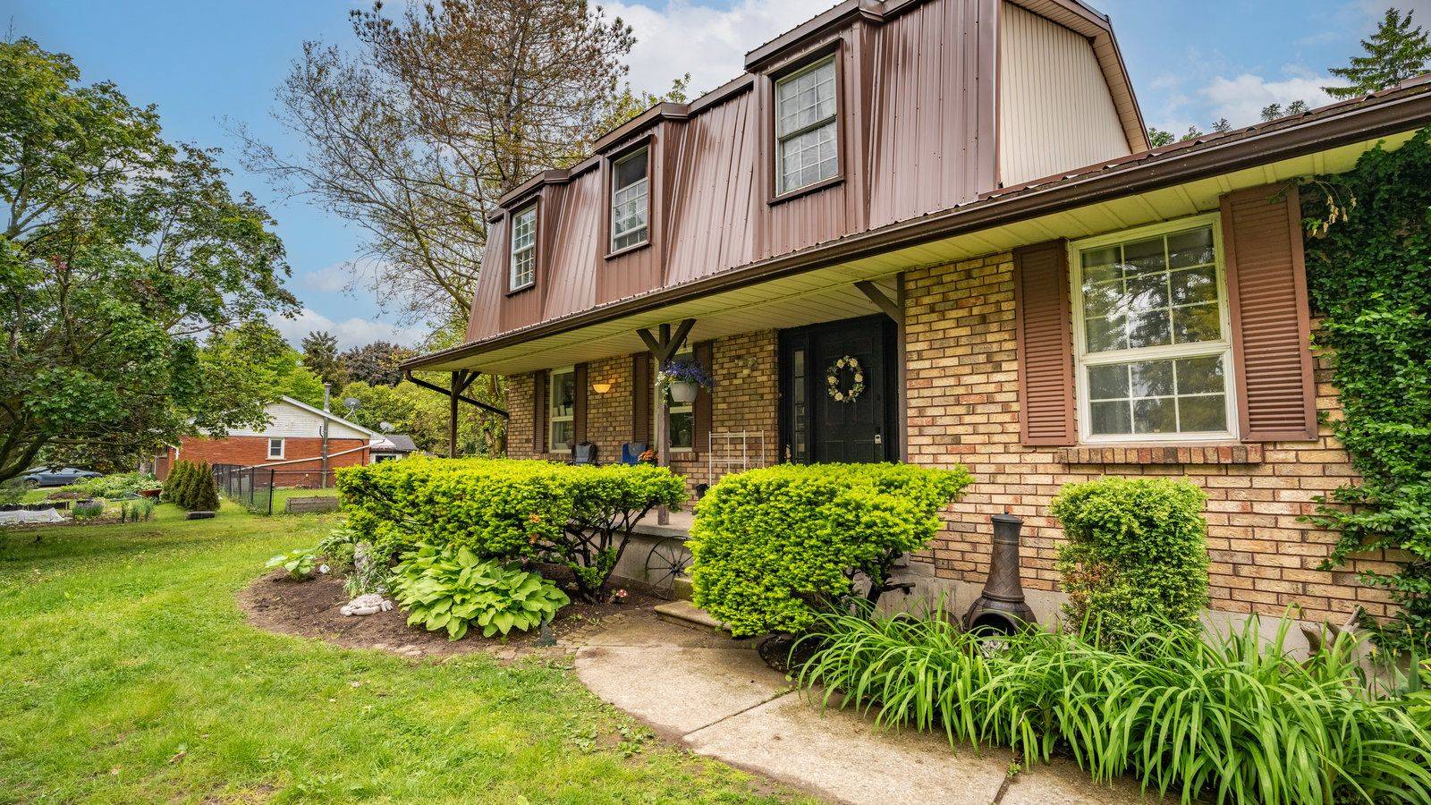 Brantford, ON N3T 5L6,279 Cockshutt RD