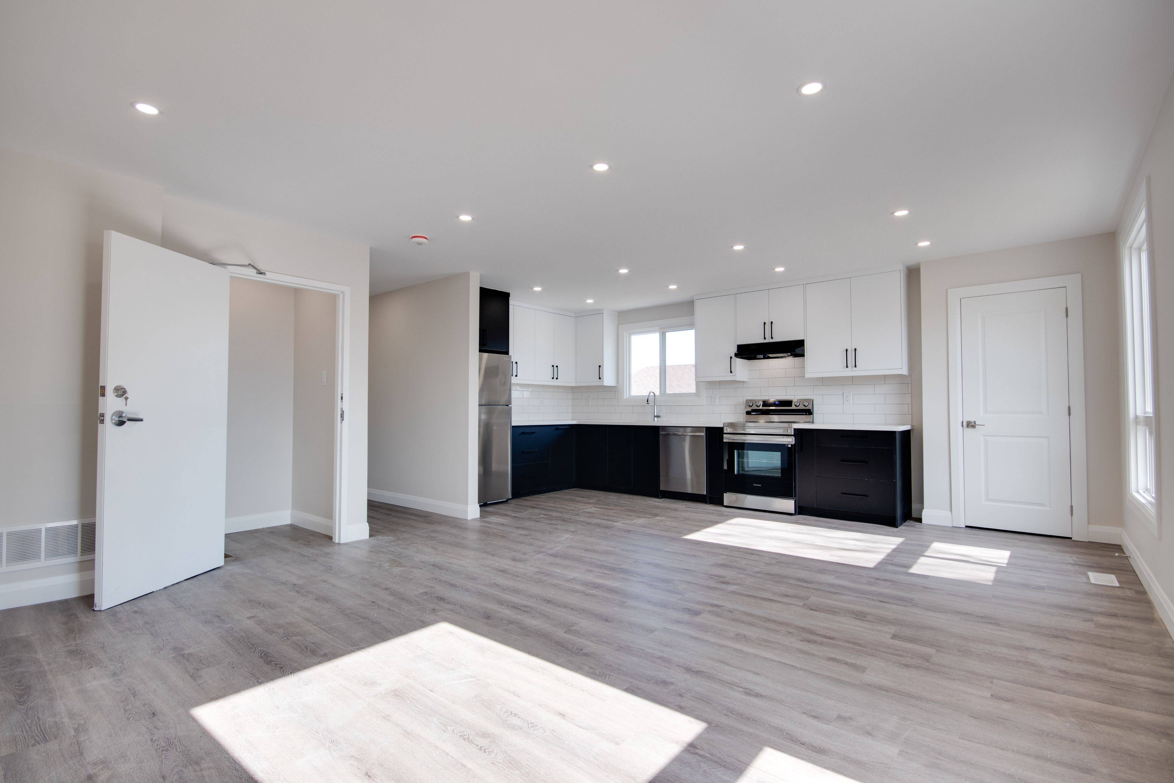 Port Colborne, ON L3K 5Z6,279 Barrick RD #UPPER 1