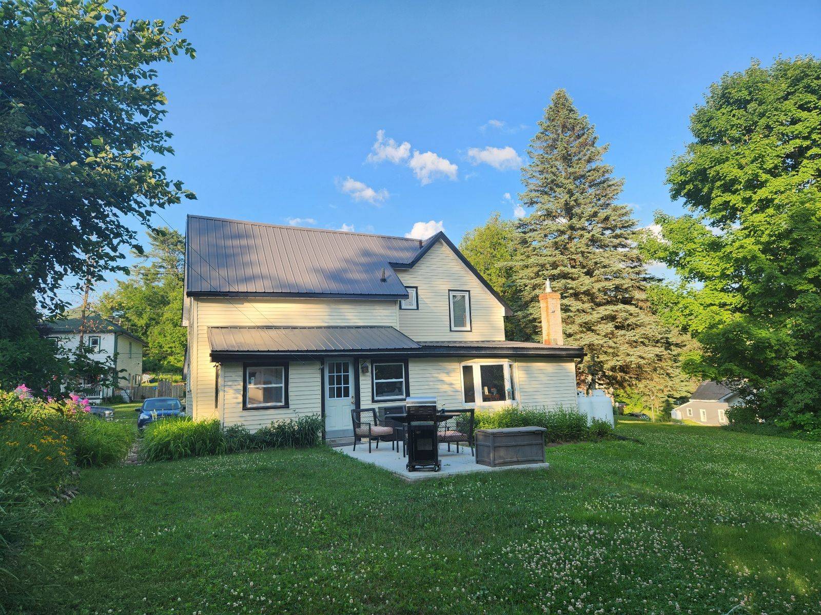 Bancroft, ON K0L 1C0,12 Hastings ST S