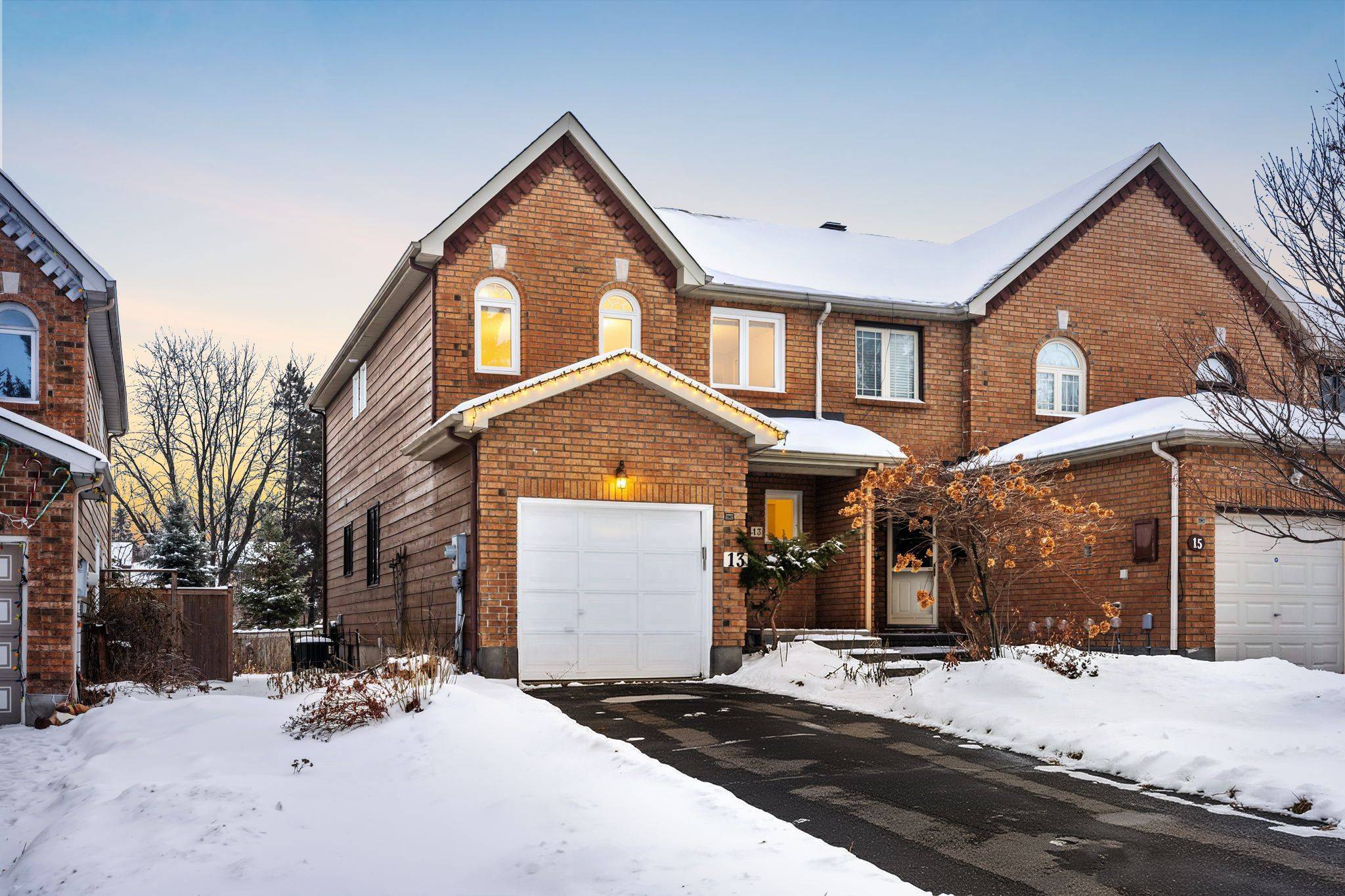 Kanata, ON K2L 3Z6,13 Robarts CRES