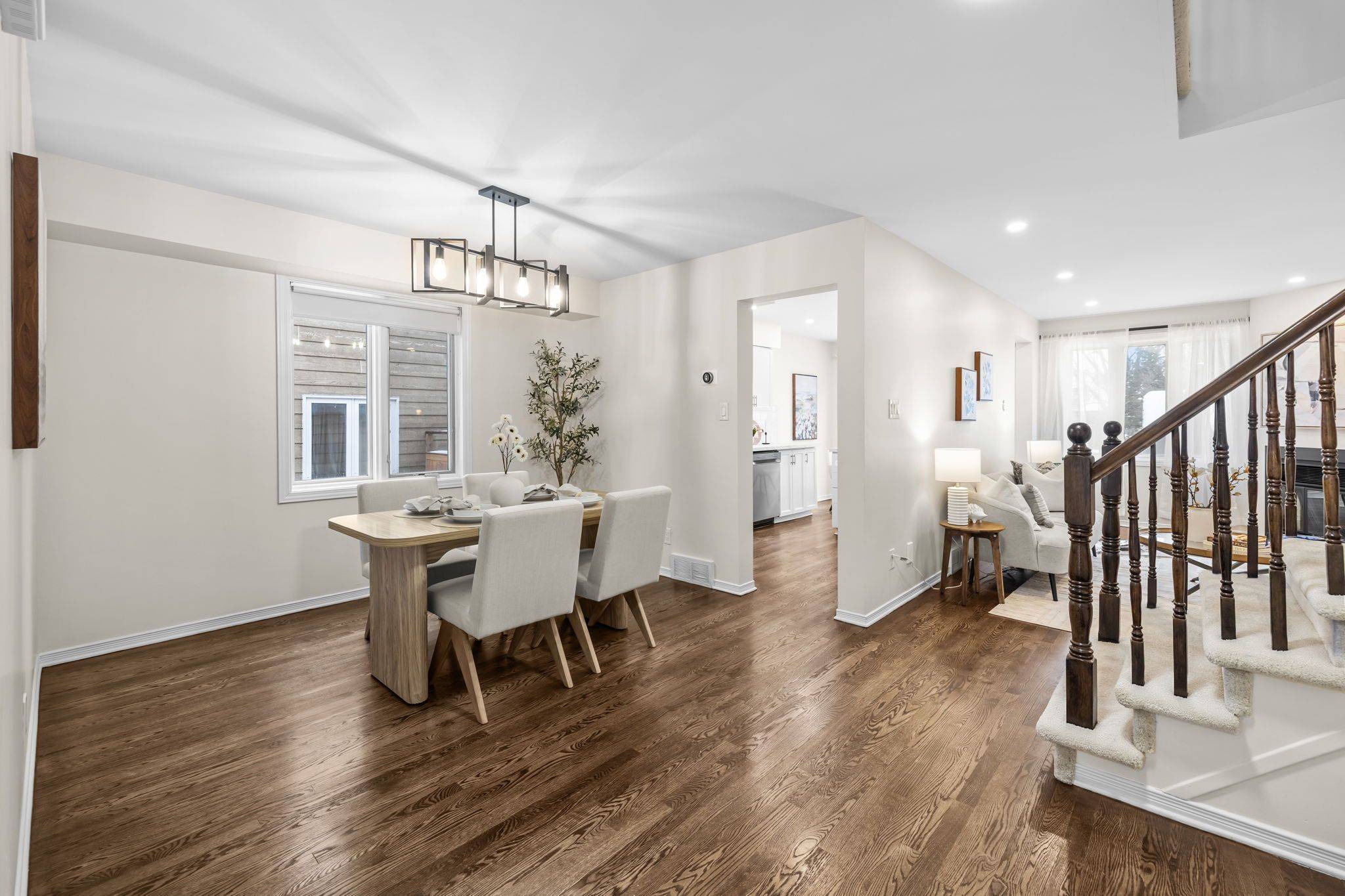 Kanata, ON K2L 3Z6,13 Robarts CRES