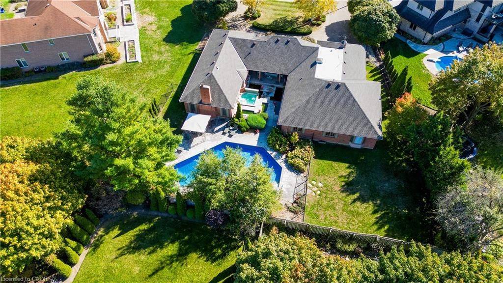 Waterloo, ON N2K 3L7,592 Manorwood CT