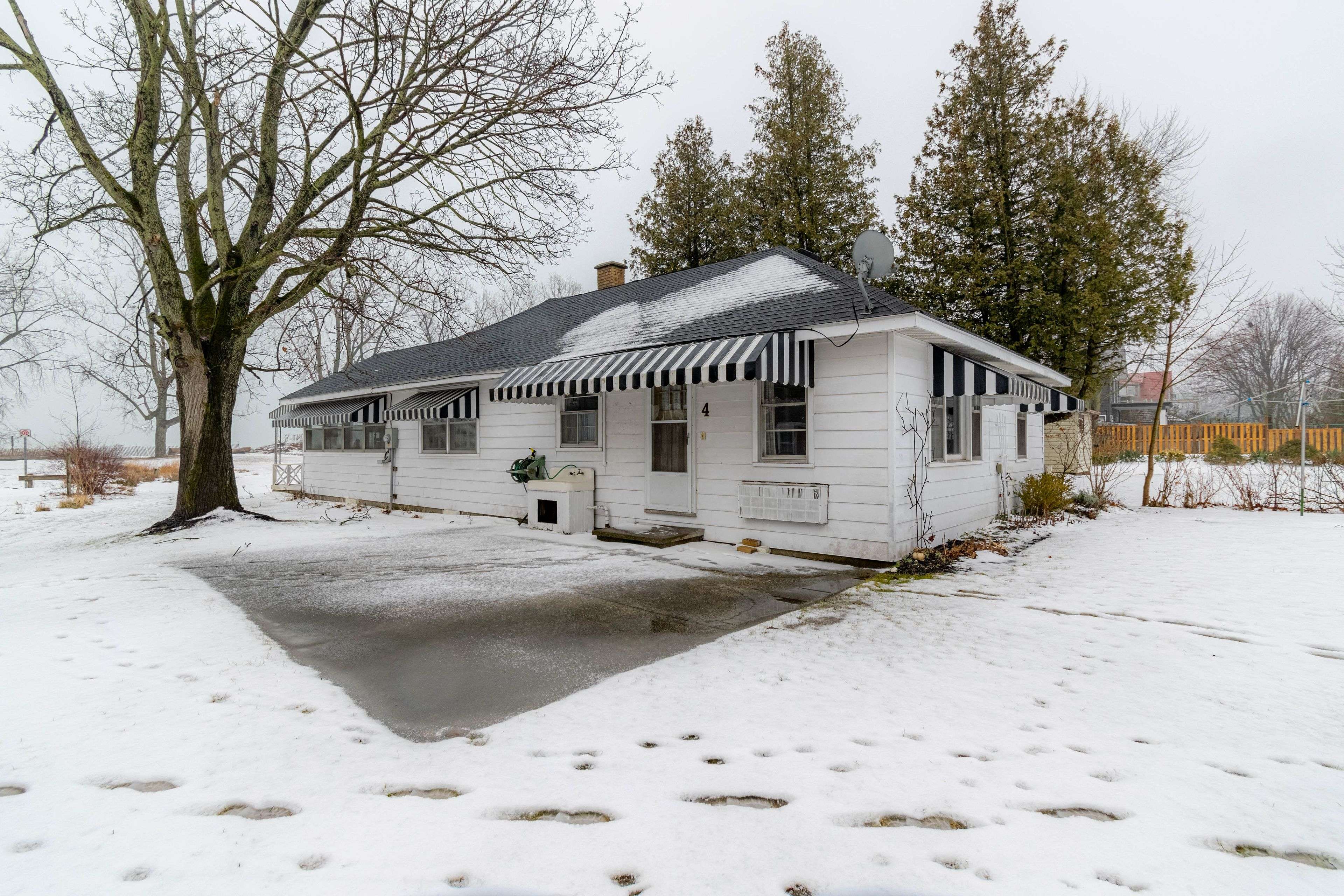 Norfolk, ON N0E 1T0,4 Jenny Wren LN