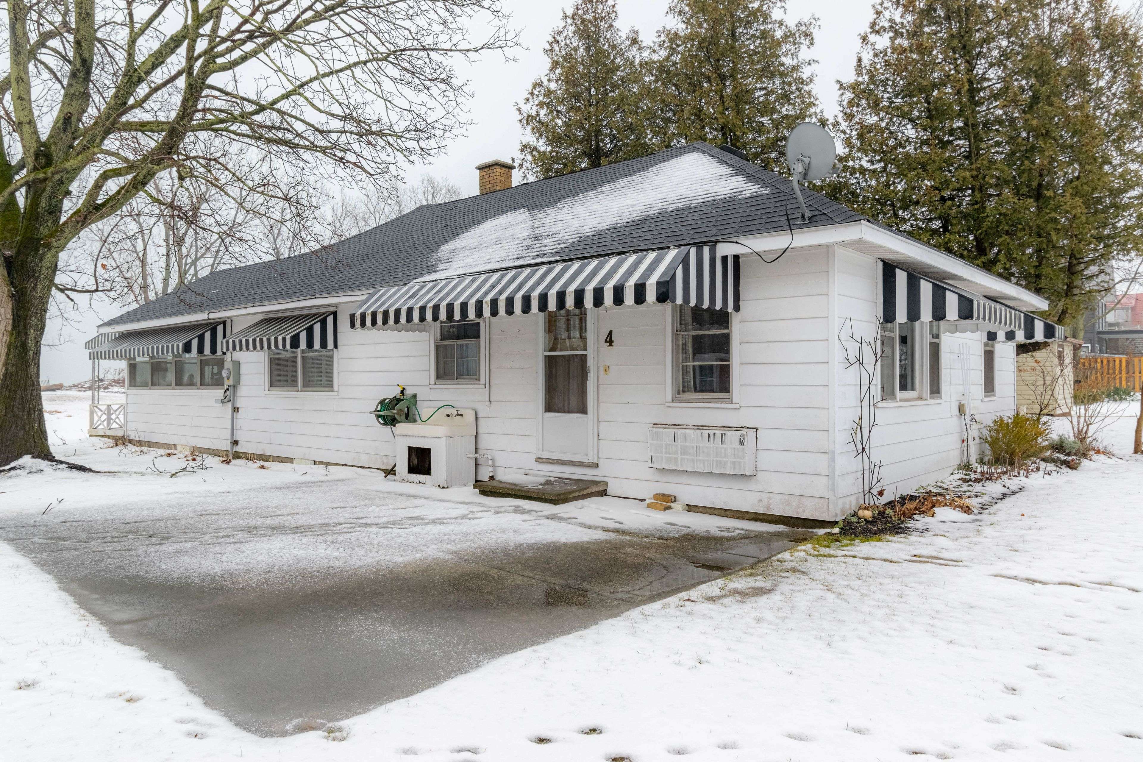 Norfolk, ON N0E 1T0,4 Jenny Wren LN