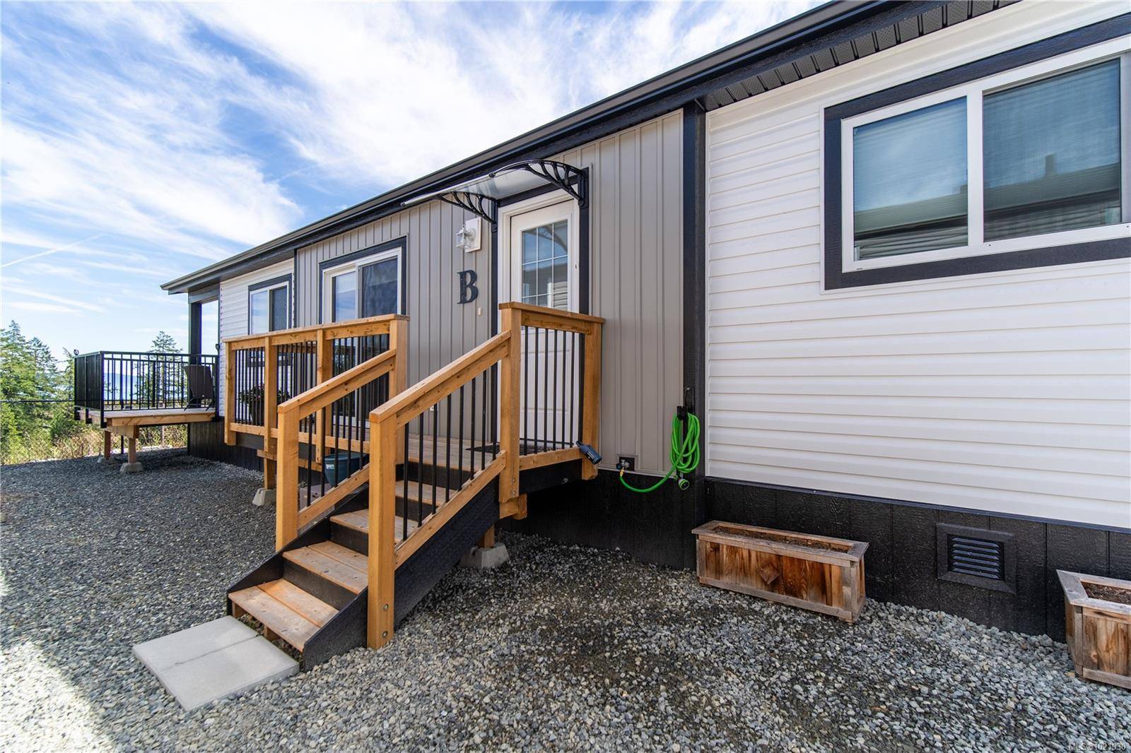 Central Saanich, BC V8M 0C3,747 Old Place Rd #416