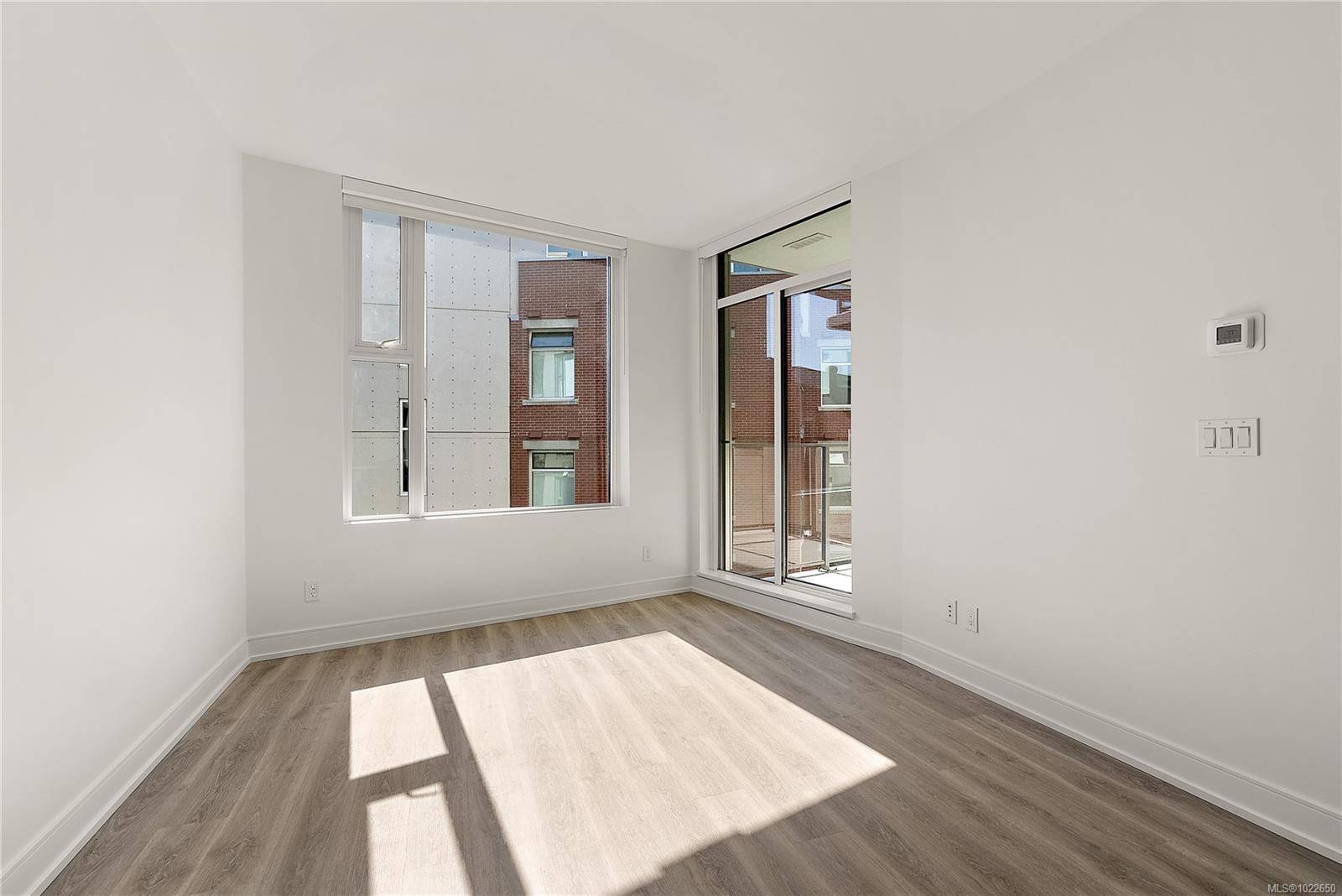 Victoria, BC V8W 3K3,1628 Store St #716