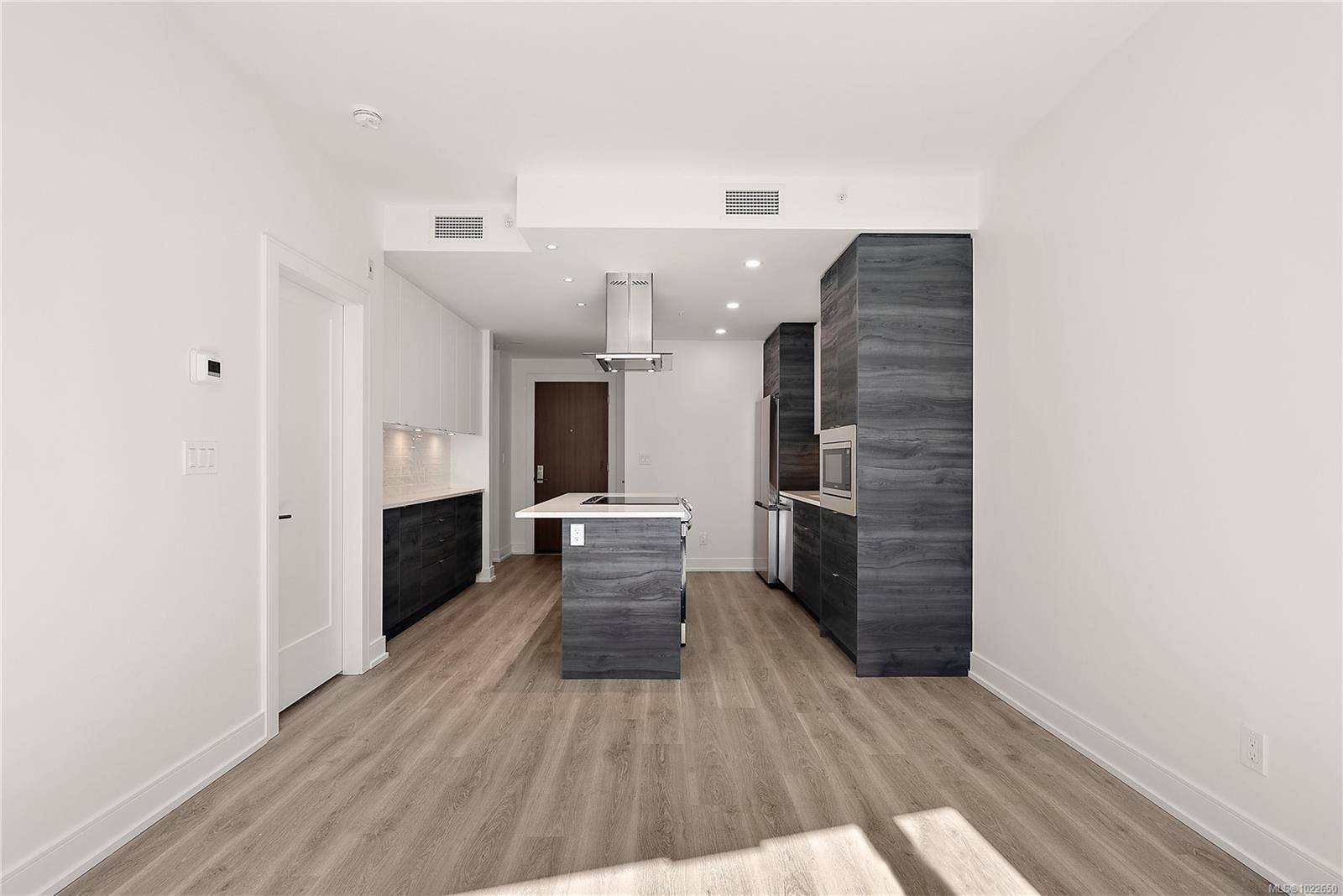 Victoria, BC V8W 3K3,1628 Store St #716