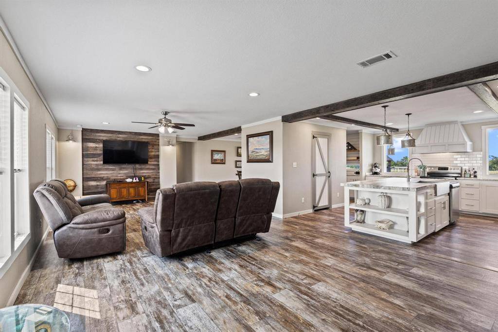 Bells, TX 75414,1717 E Lovers Lane