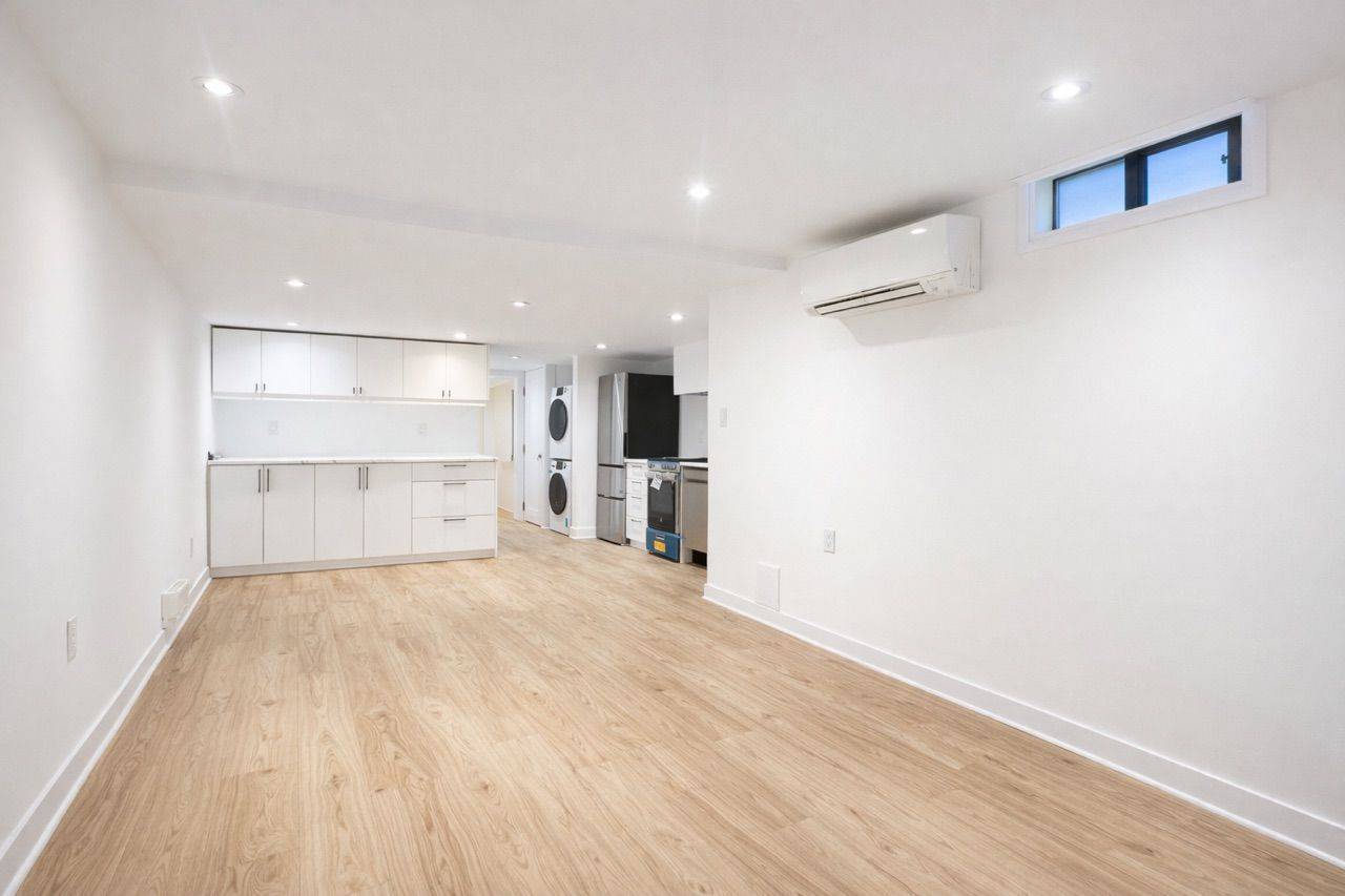 Toronto C01, ON M6J 2W7,211 Shaw ST #211-B