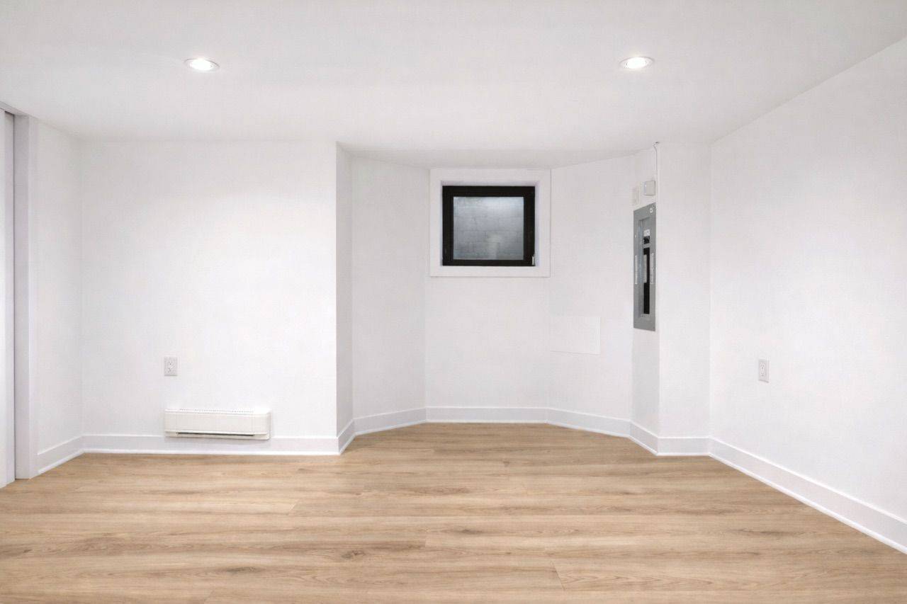 Toronto C01, ON M6J 2W7,211 Shaw ST #211-B