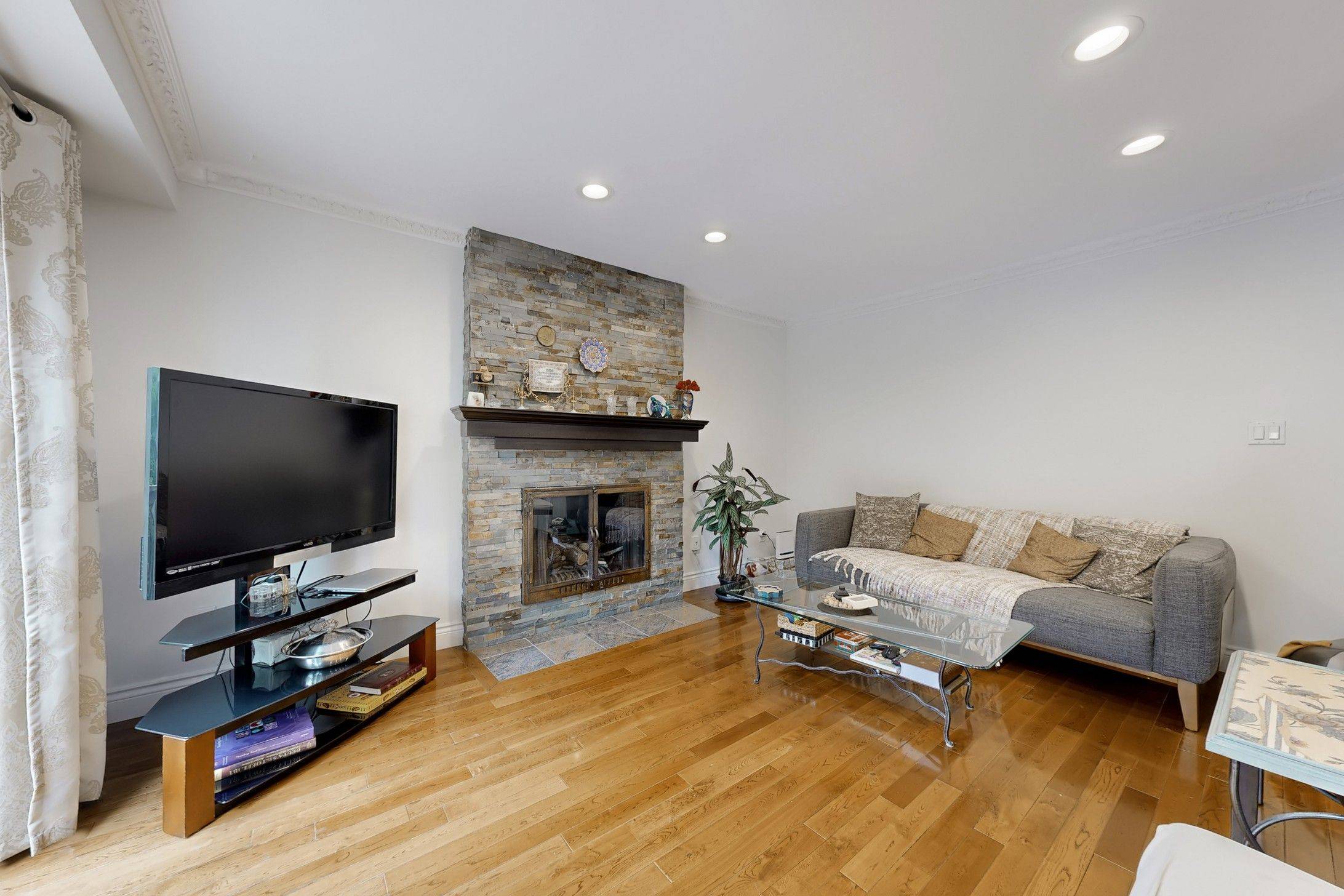 Markham, ON L3T 5E8,52 Breckonwood CRES