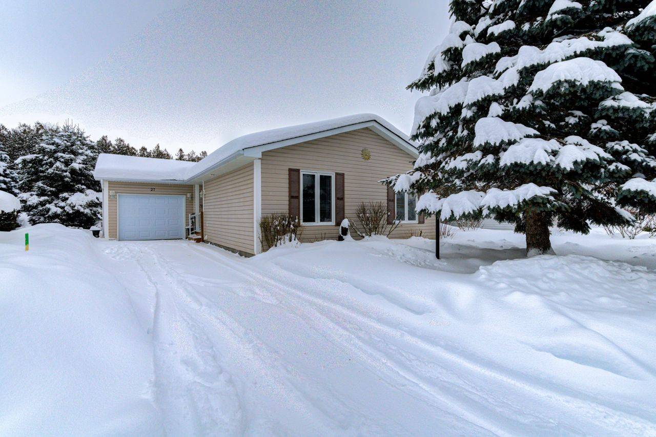 Wasaga Beach, ON L9Z 3A8,27 Pennsylvania AVE E