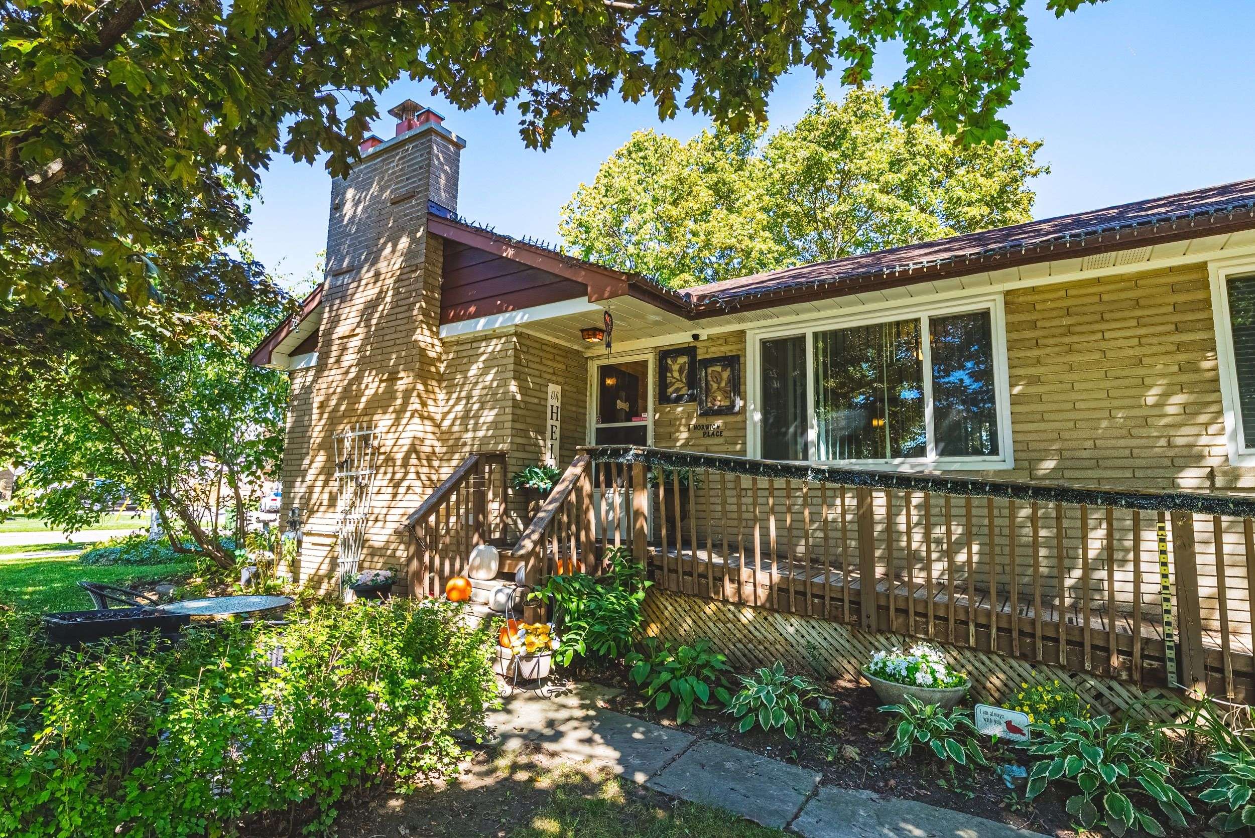 Toronto W10, ON M9V 2Y9,1 Norwich PL