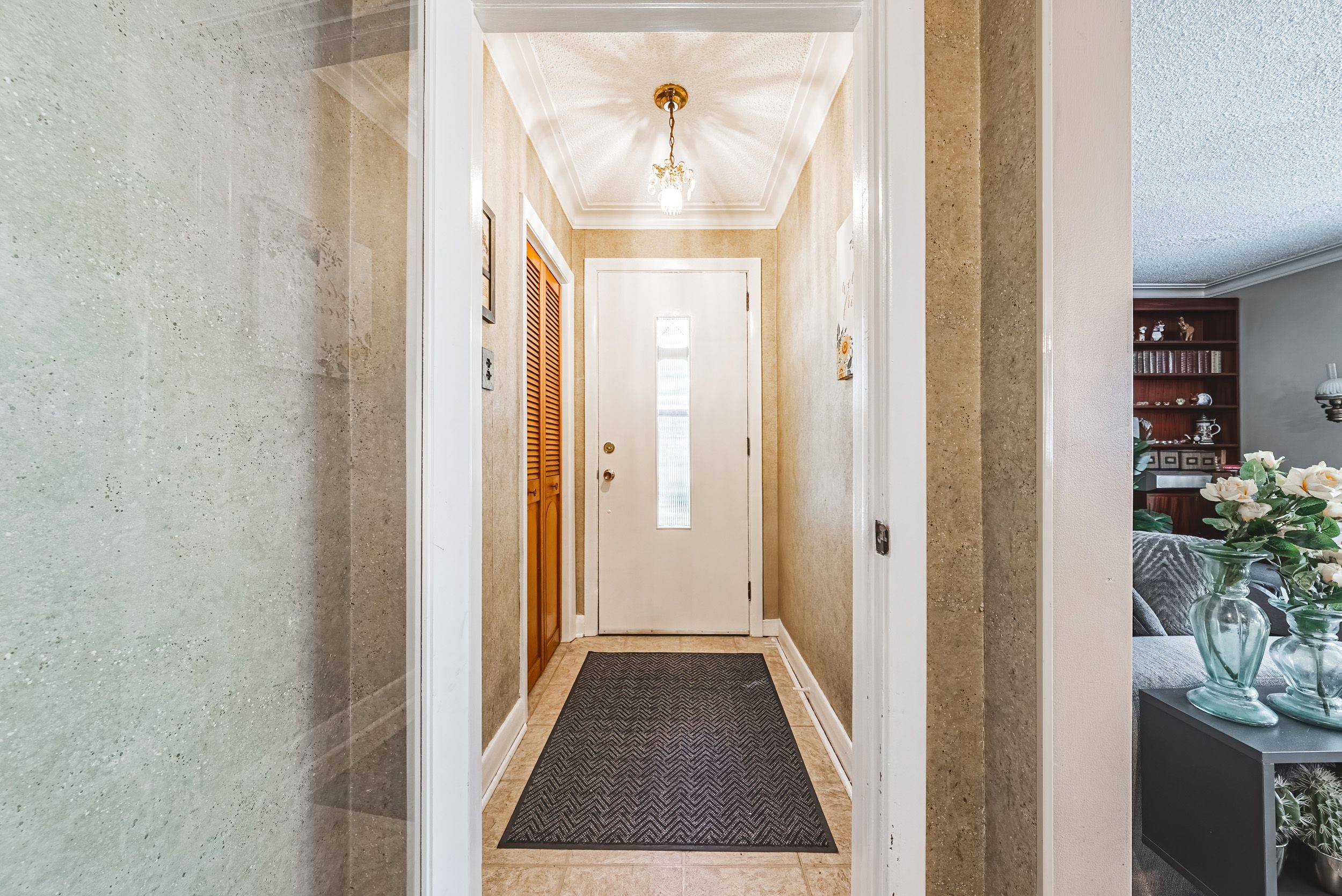 Toronto W10, ON M9V 2Y9,1 Norwich PL