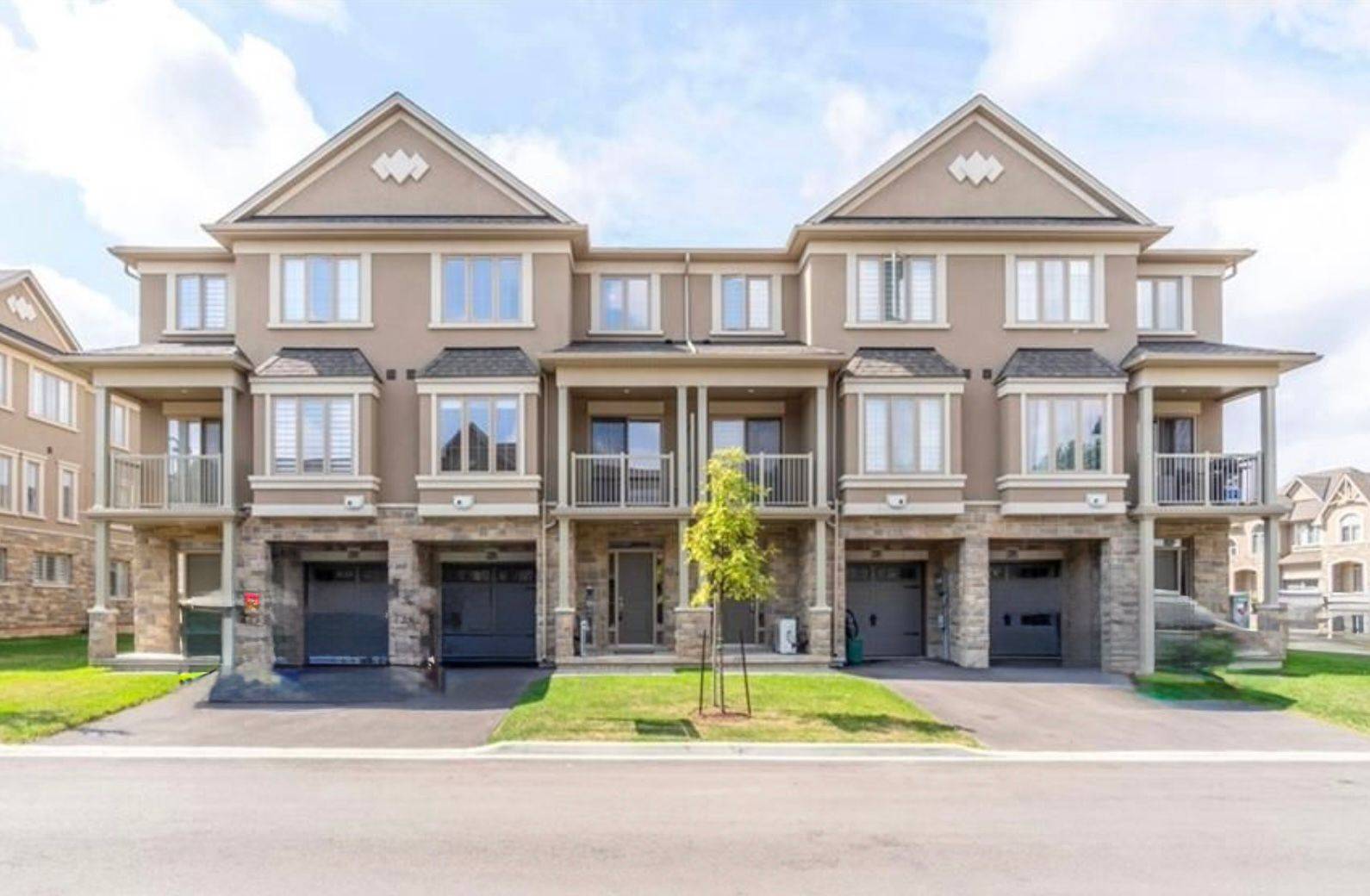 Oakville, ON L6M 1P3,2299 Natasha CIR