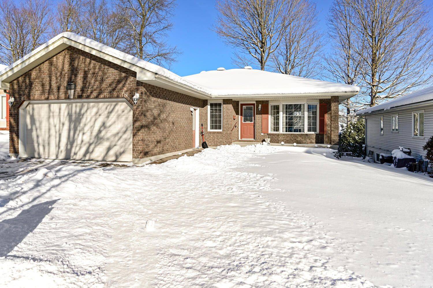 Brockville, ON K6V 7E9,1003 Montrose ST