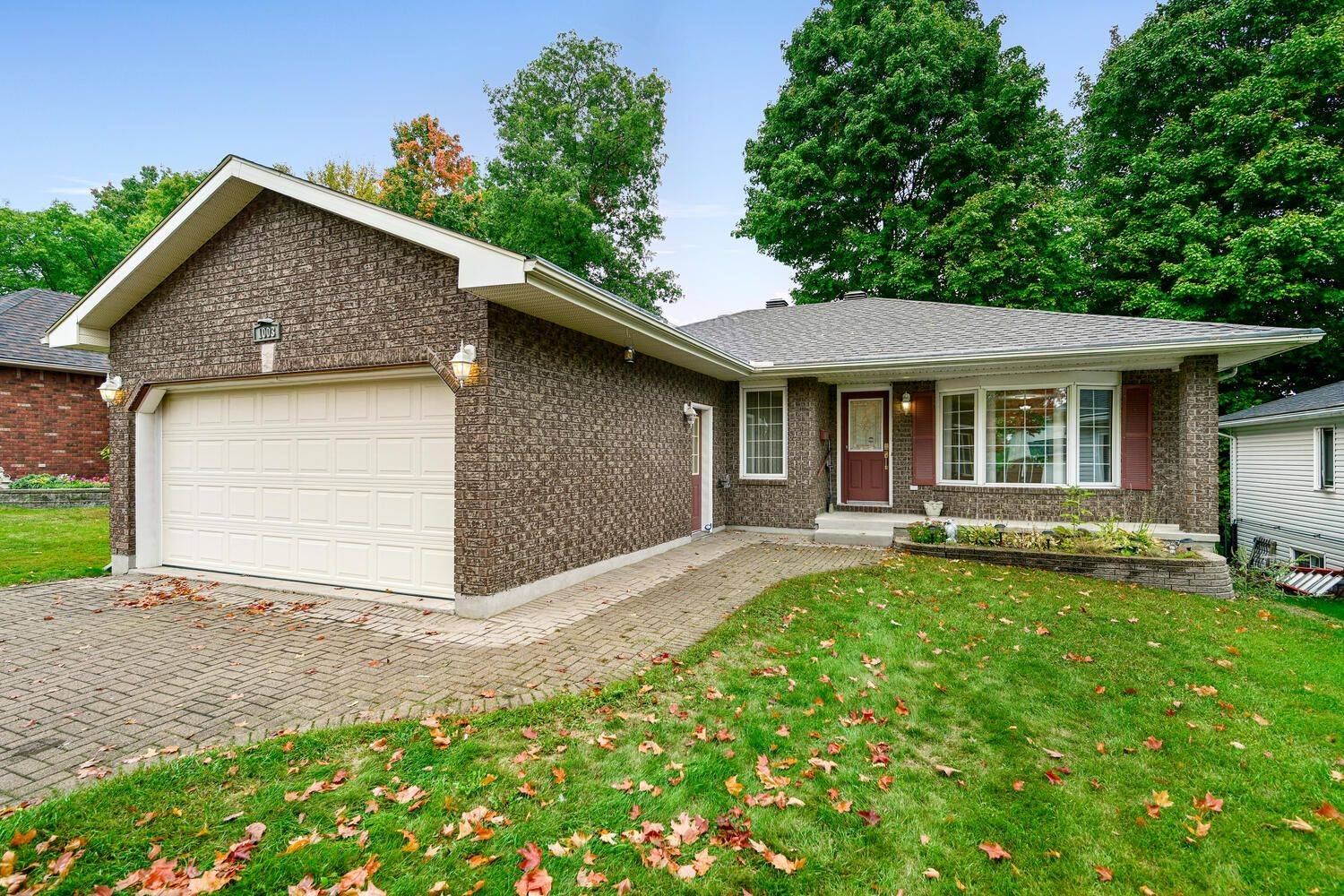 Brockville, ON K6V 7E9,1003 Montrose ST