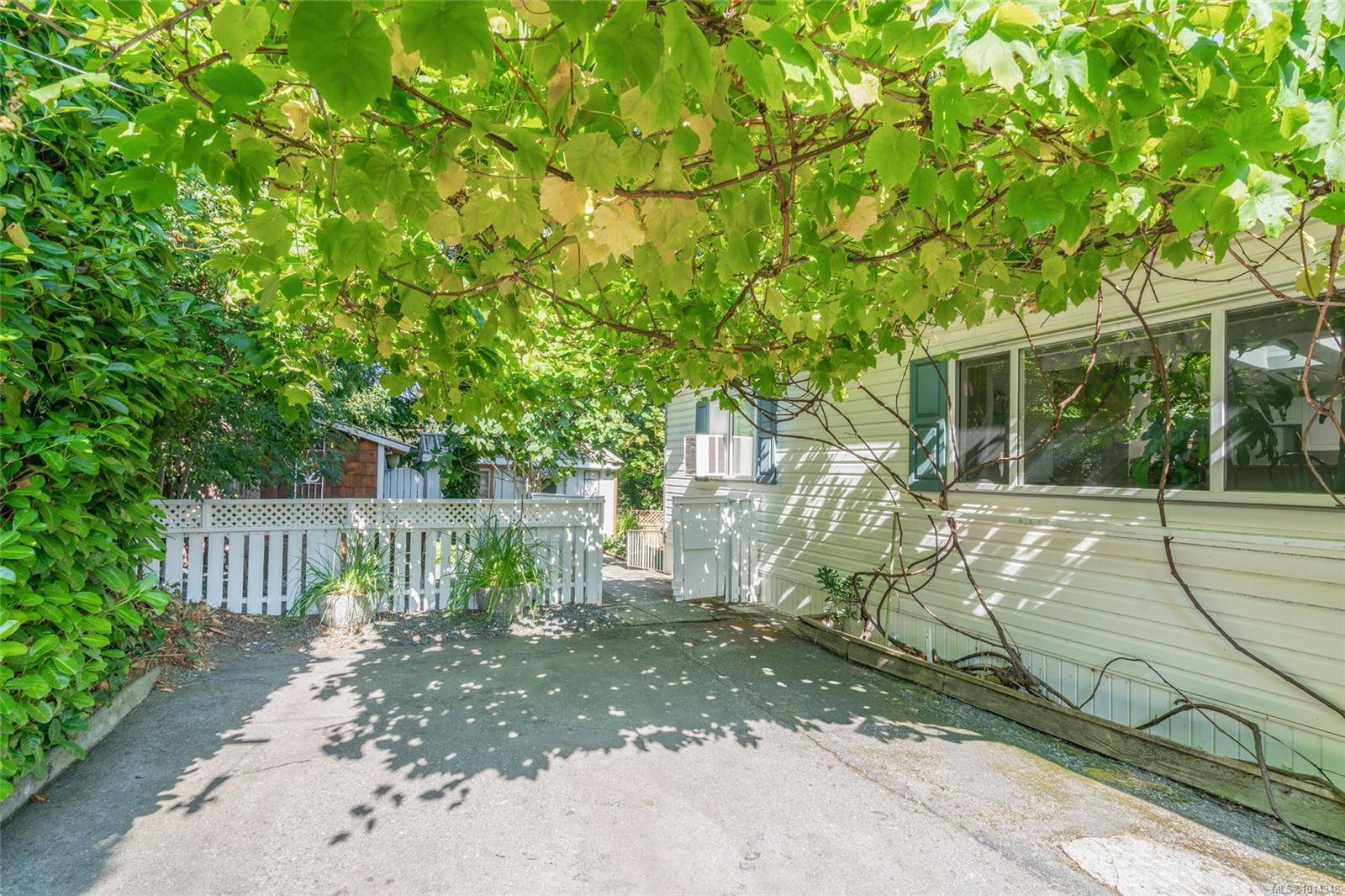 Nanaimo, BC V9R 6C1,971 Douglas Ave #76