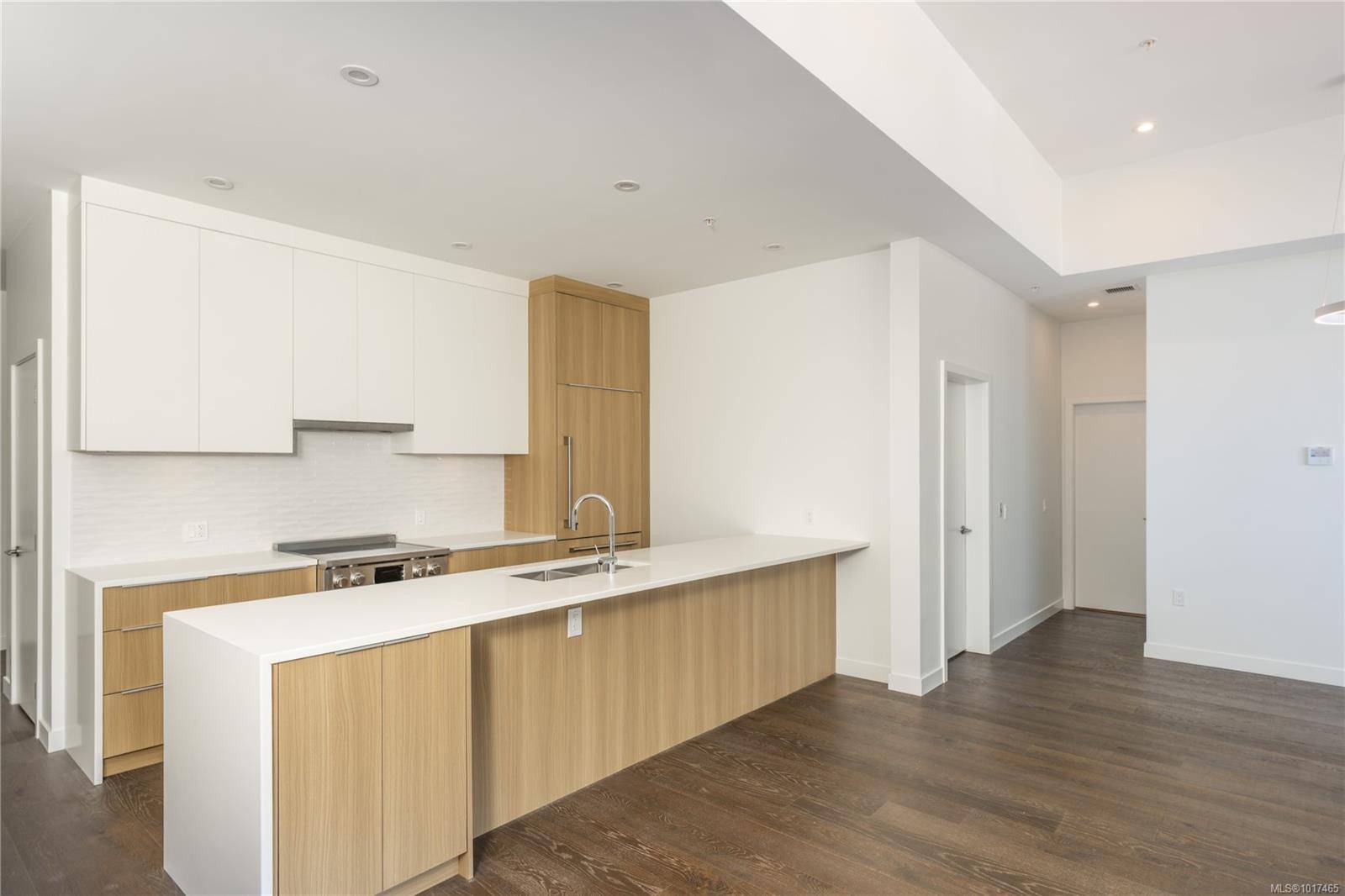 Sidney, BC V8L 2W5,9570 Fifth St #407