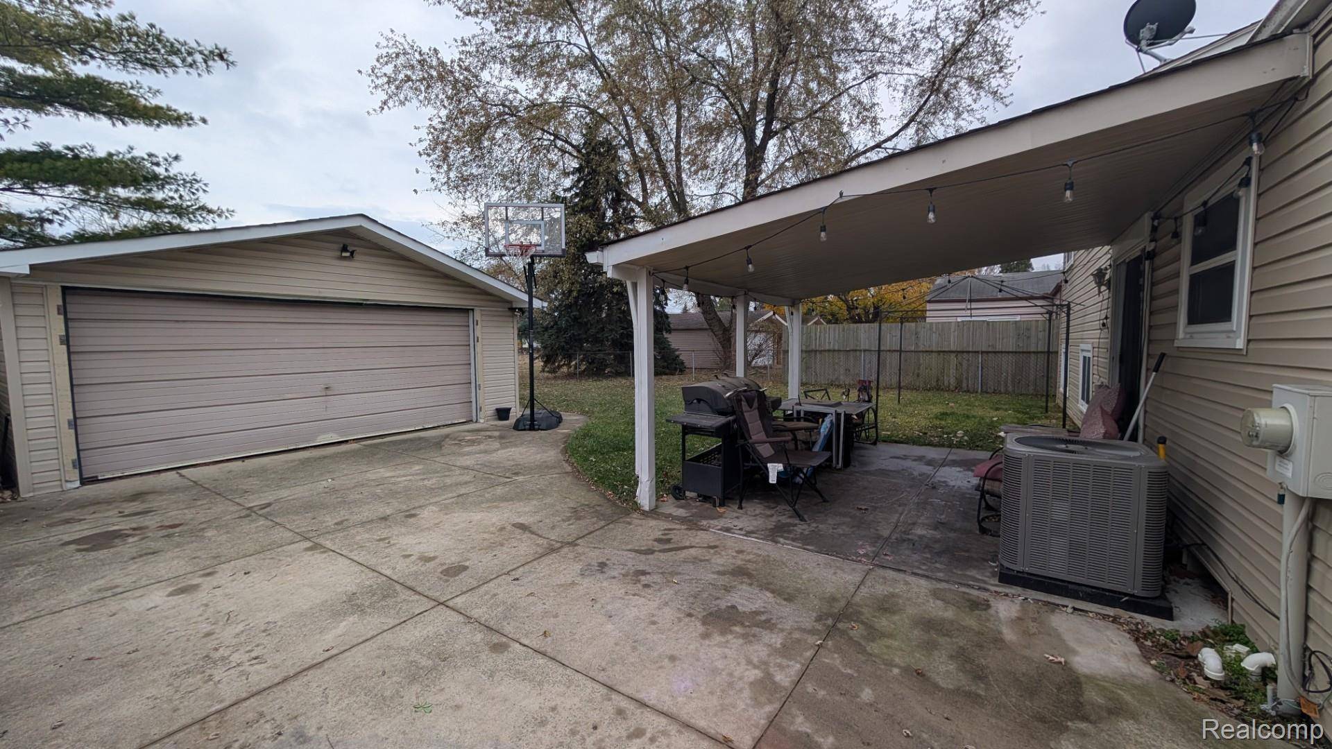 Clinton Township, MI 48035,33984 Little Mack AVE