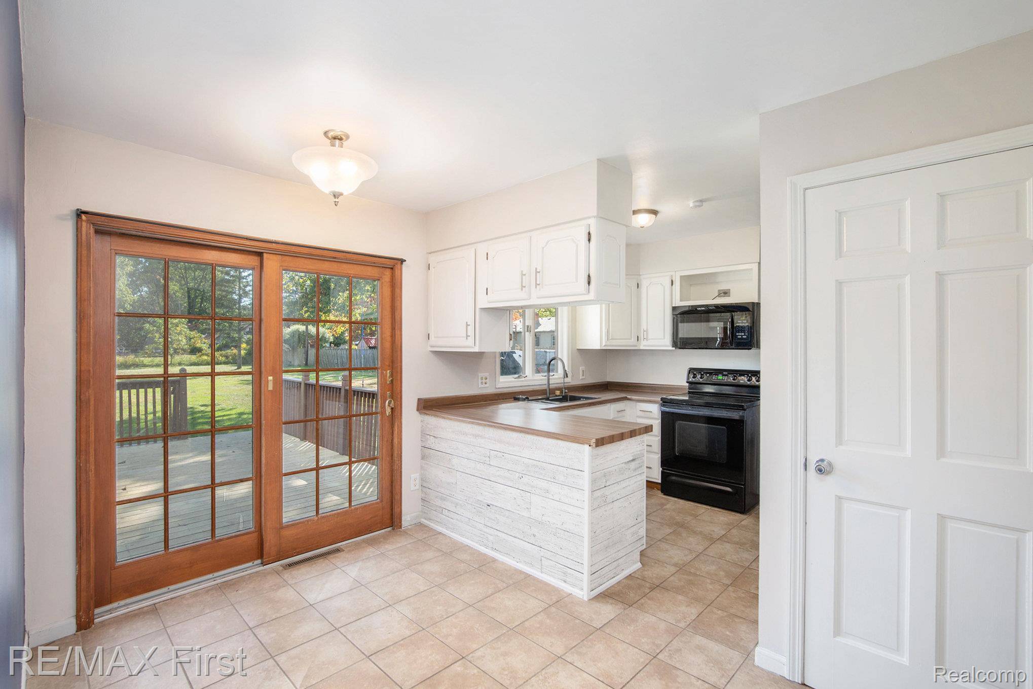 Port Huron, MI 48060,3196 Oakwood DR