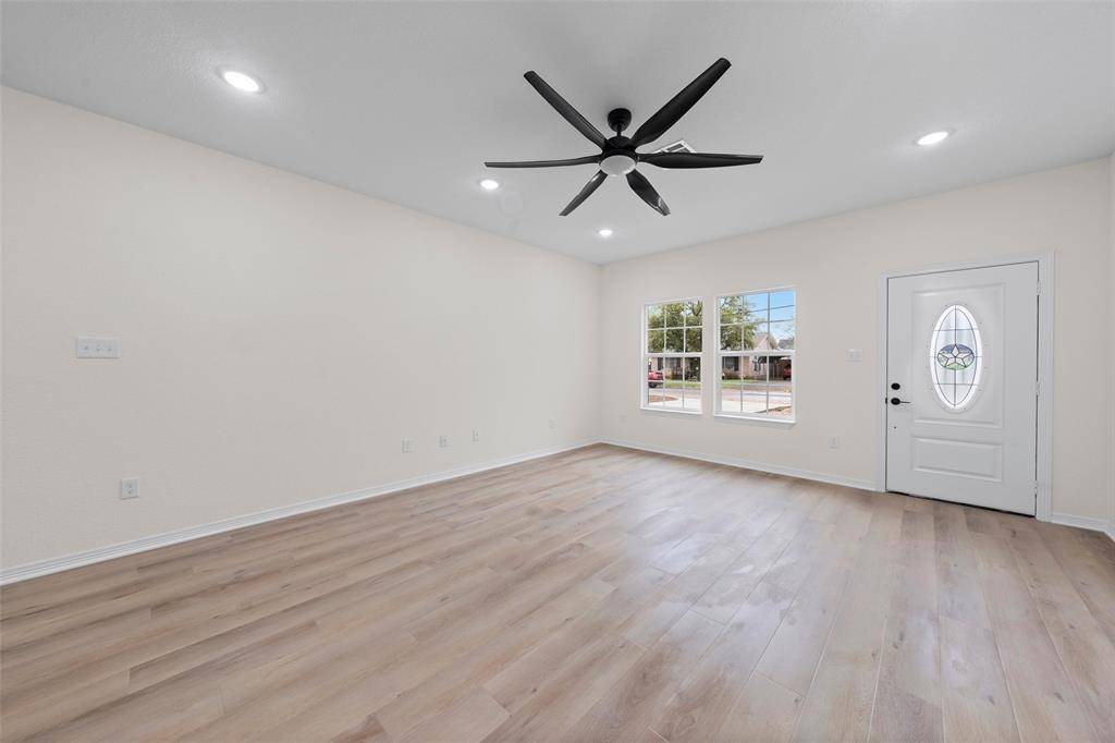 Mcgregor, TX 76657,207 N Harrison Street